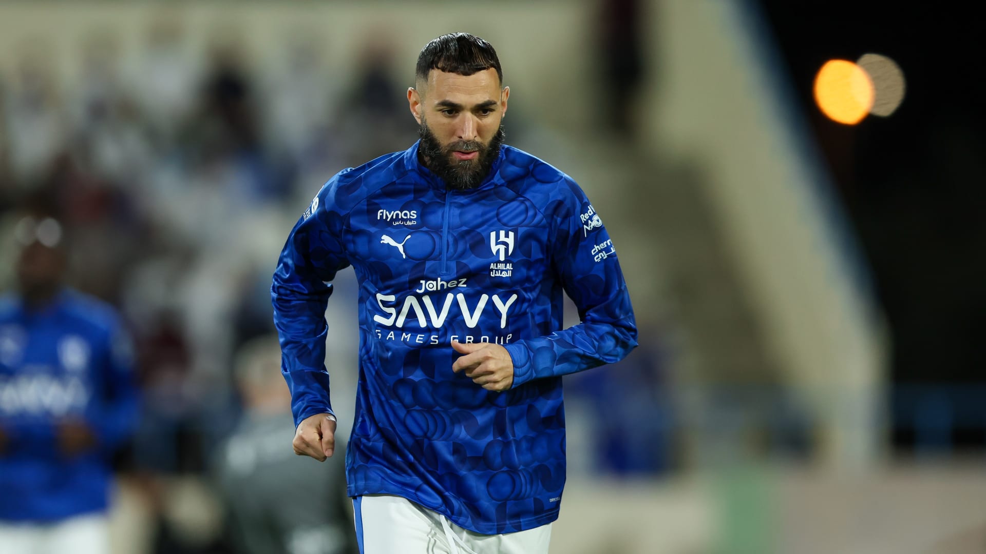 تداول لقطة لحركة قام بها بنزيما خلال تواجده في مقر فريق الهلال