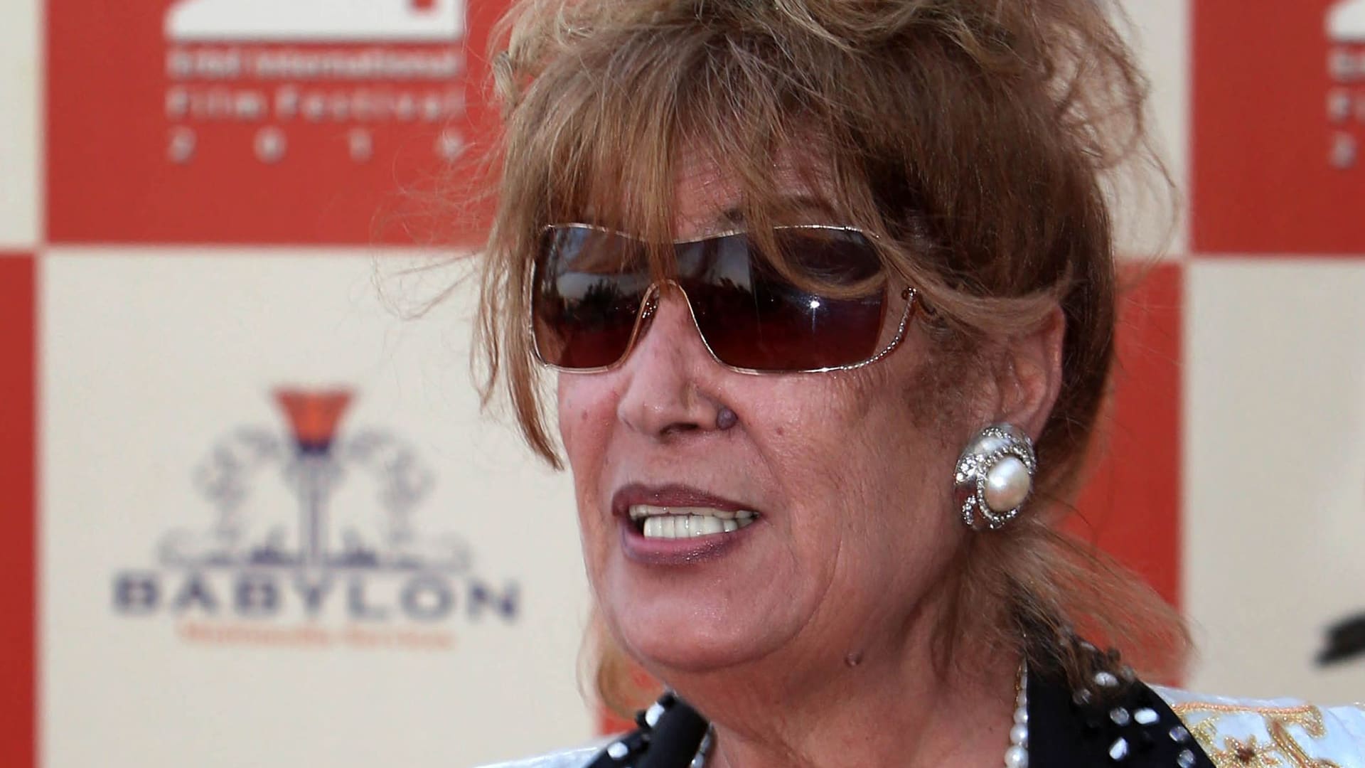 أسرة مسلسل "مولانا" تحتفل بعيد ميلاد منى واصف