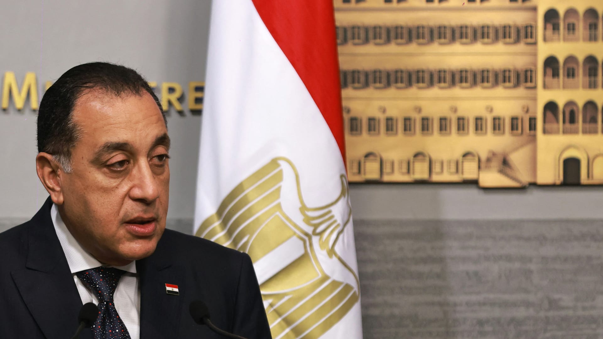 15 وزيرًا باقون و13 جدد.. قائمة وزراء التعديل الحكومي في مصر