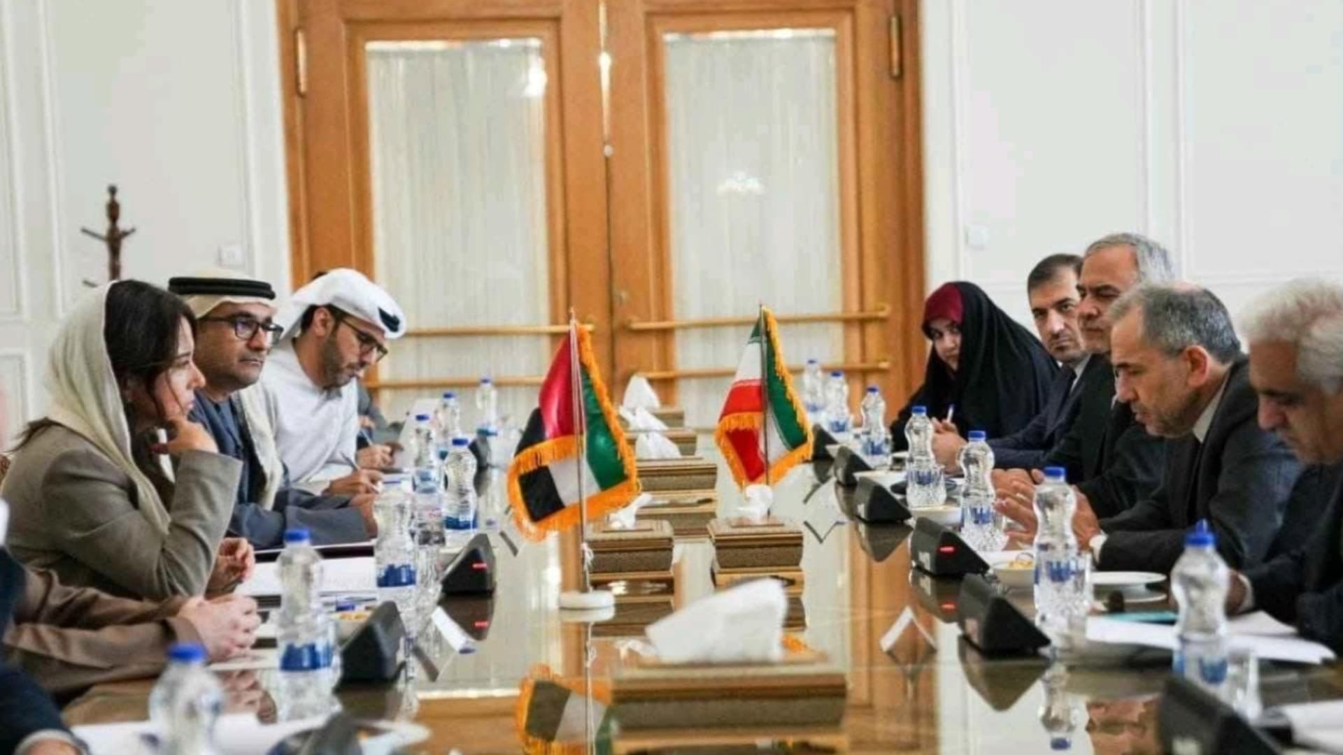 مشاورات سياسية بين الإمارات وإيران في طهران
