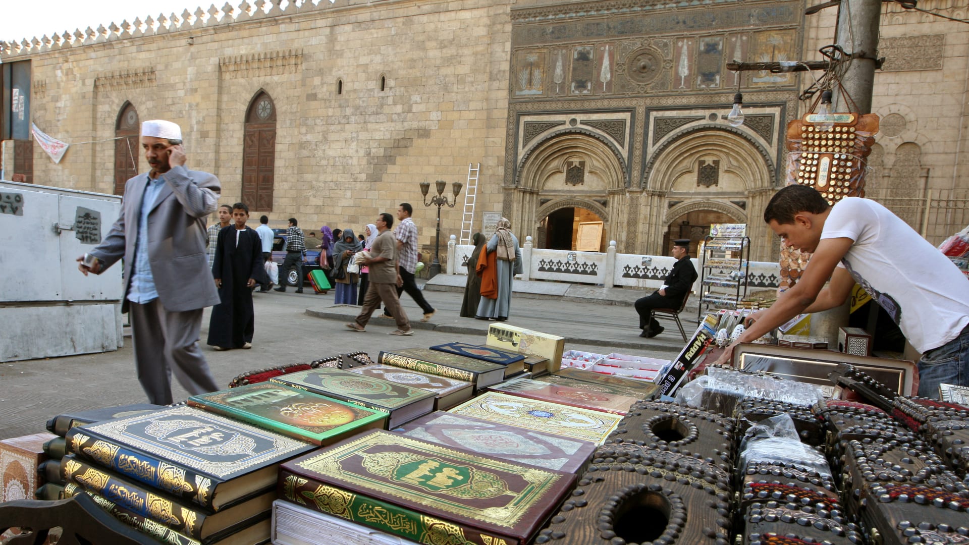 مصر.. هكذا رد الأزهر على منشورات تدعو إلى "الاكتفاء بالقرآن وإنكار السنة"