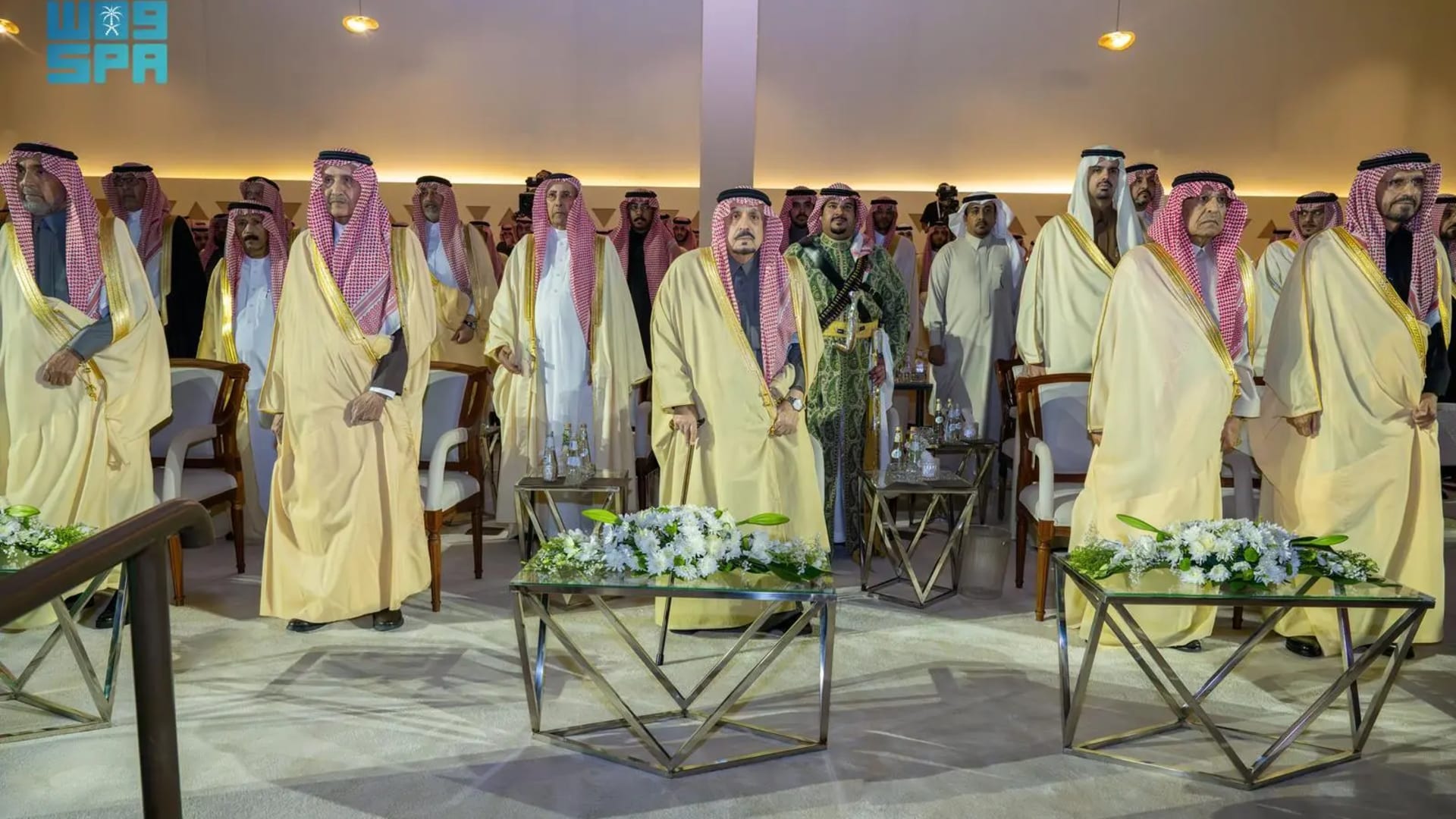 "يوم التأسيس".. أمير الرياض ونائبه يشاركان في رقصة "العرضة السعودية"