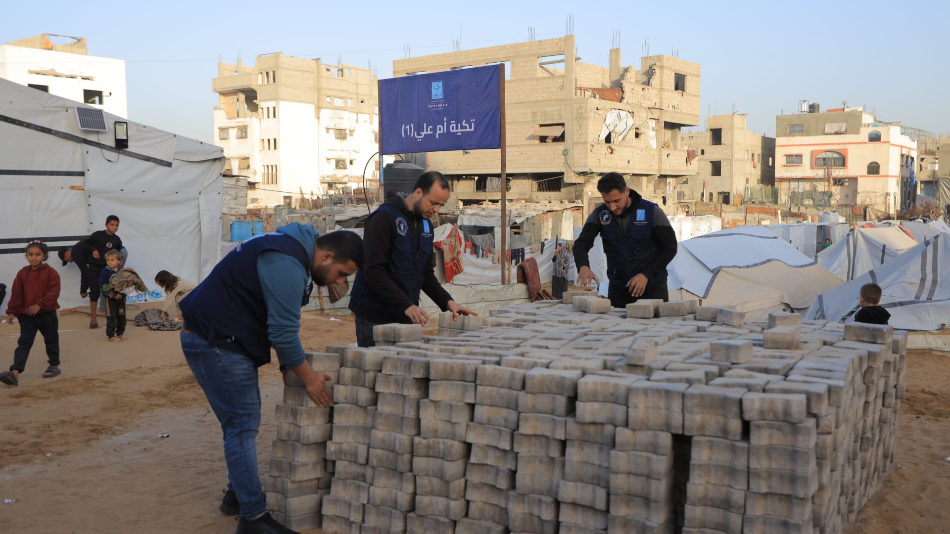 الأردن.. "تكية أم علي" تطلق استجابة إنسانية شاملة في غزة تتضمن تشييد 1000 خيمة إيواء