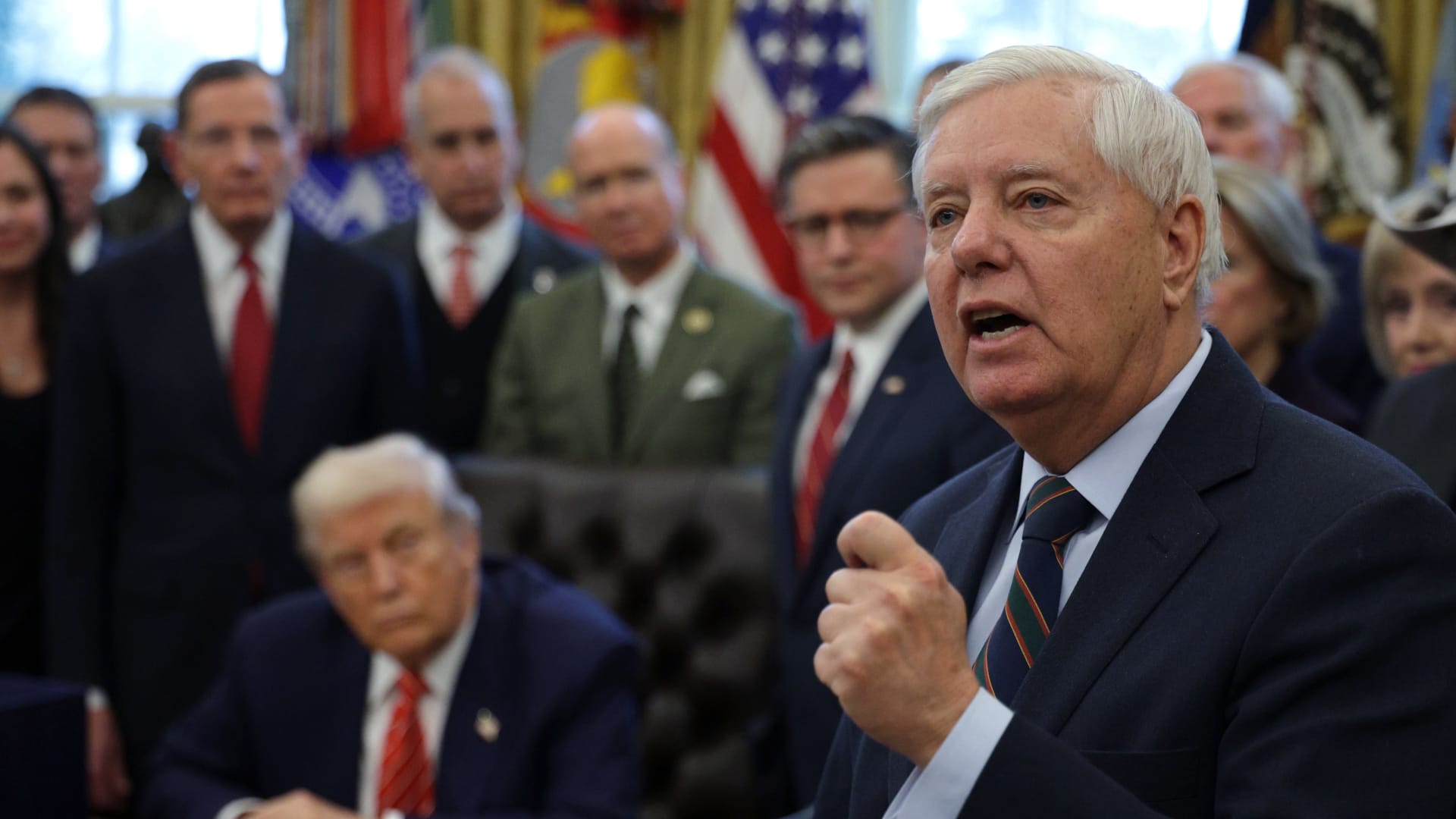 خلال زيارته إسرائيل.. غراهام: قواتنا لم تُبحر إلى المنطقة لـ"معاينة الطقس"