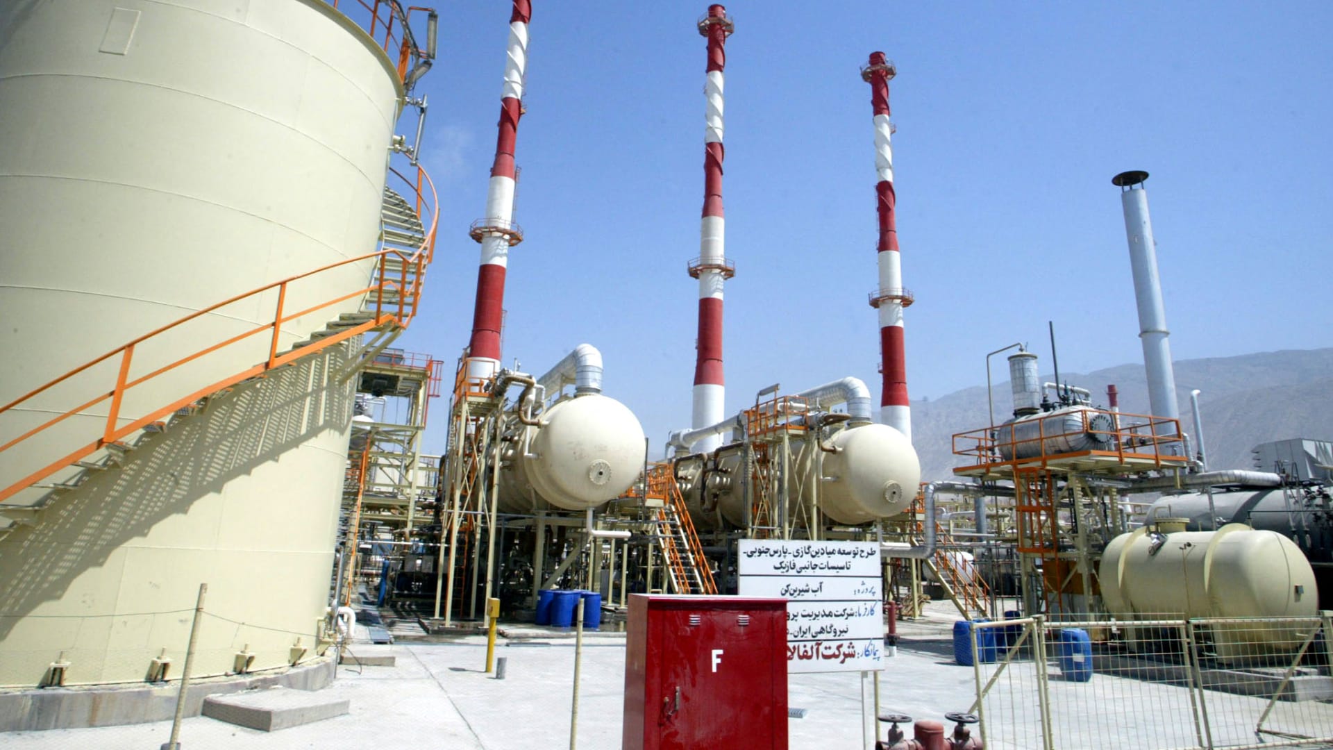 وسط التوترات مع أمريكا.. صادرات إيران النفطية تنخفض لأدنى مستوى في عامين.. كيف تأثرت الصين؟