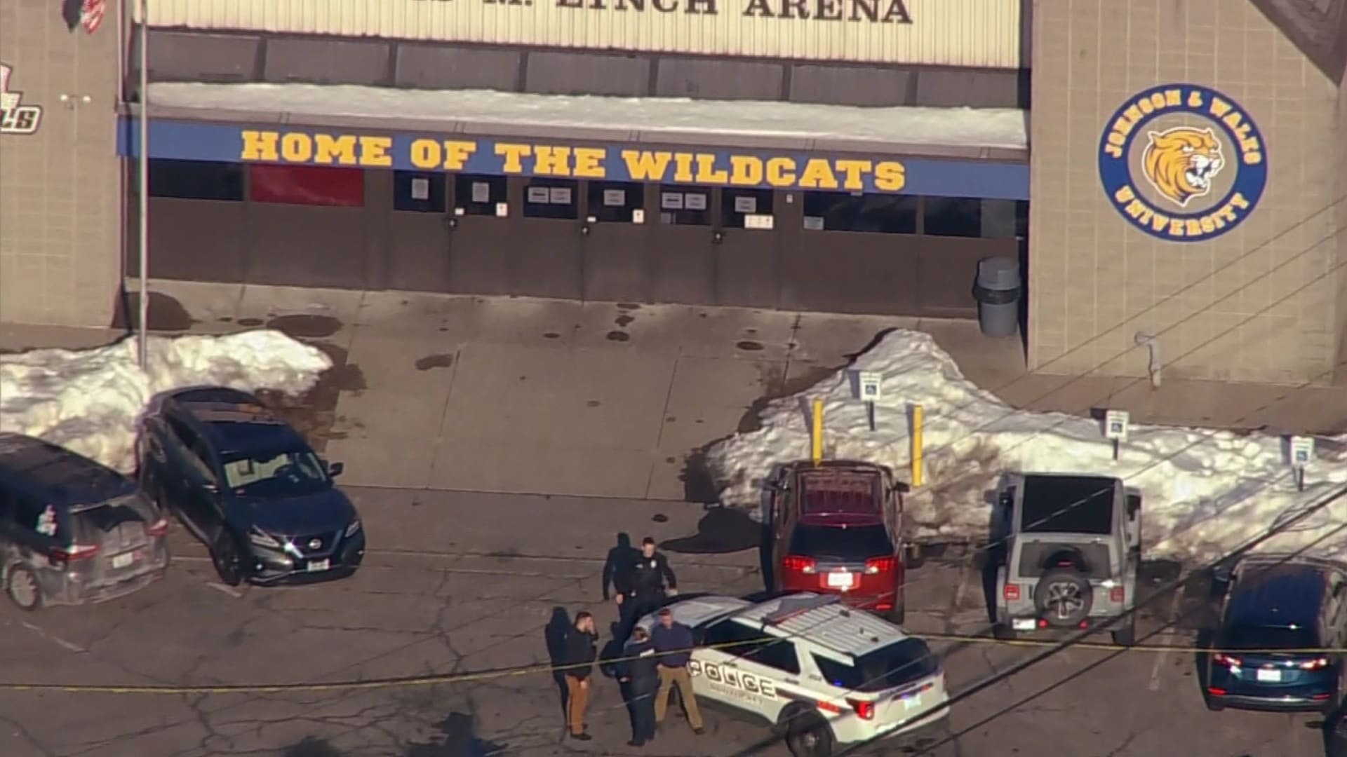 يُعتقد أنه بسبب "خلاف عائلي".. إطلاق نار مميت في حلبة هوكي في رود آيلاند