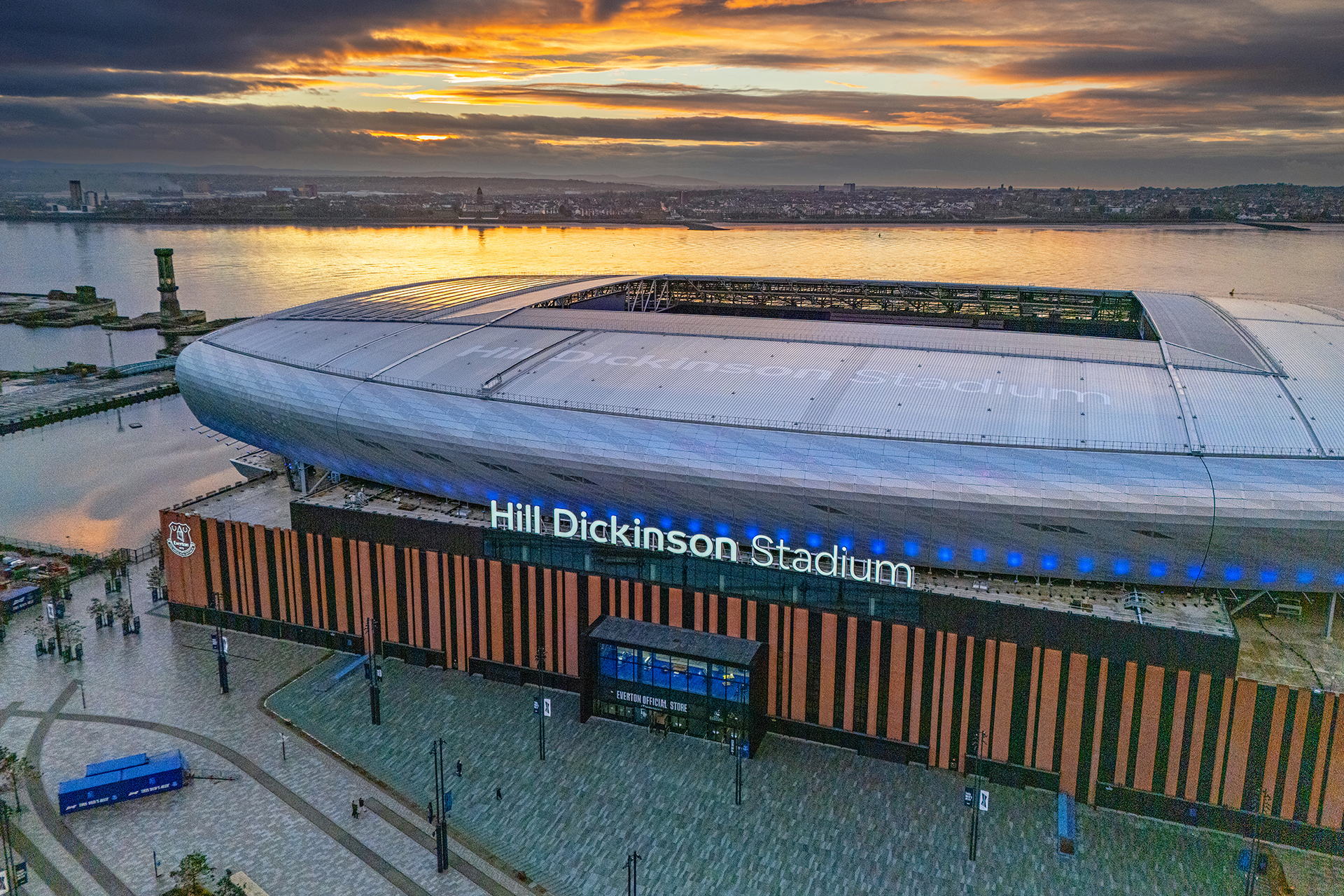 هل يستوحي ميلان تصميم ملعبه الجديد من هيل ديكنسون؟