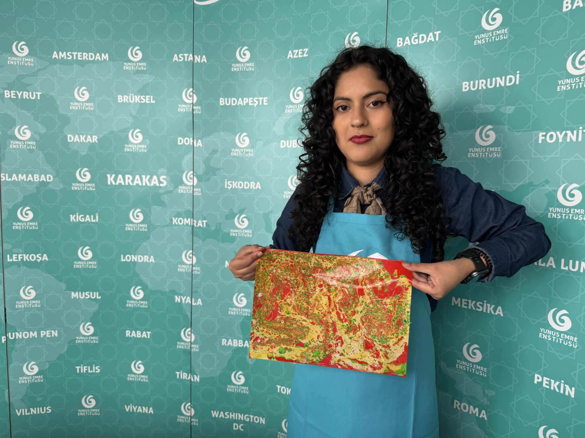 الفن الذي هزم الجغرافيا.. فنانة فنزويلية تحترف "الإبرو" التركي على بعد آلاف الكيلومترات