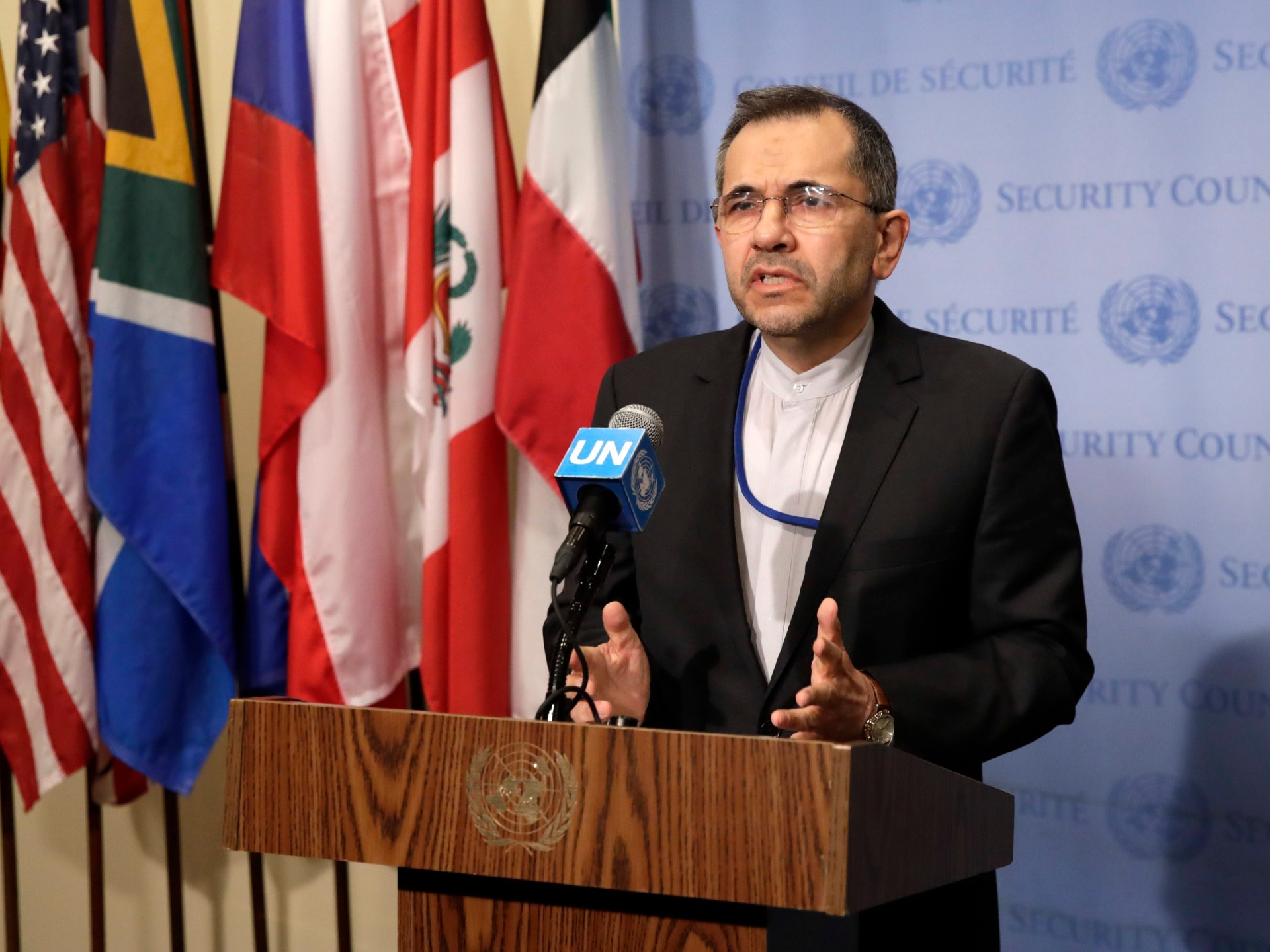 إيران تبدي استعدادا لتنازلات نووية مقابل رفع العقوبات وإسرائيل تشكك