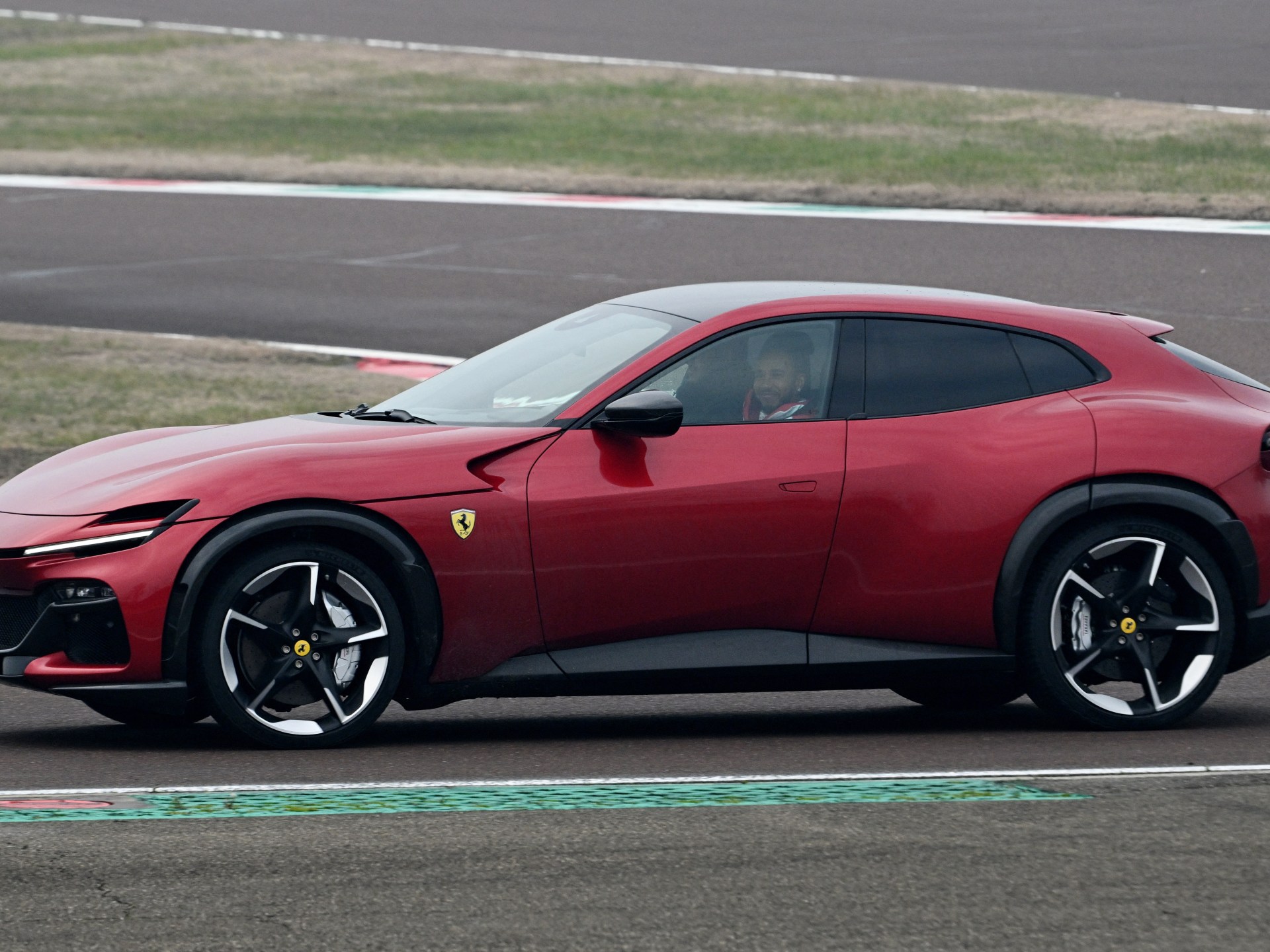 أرباح فوق المتوقع لشركة فيراري في 2026