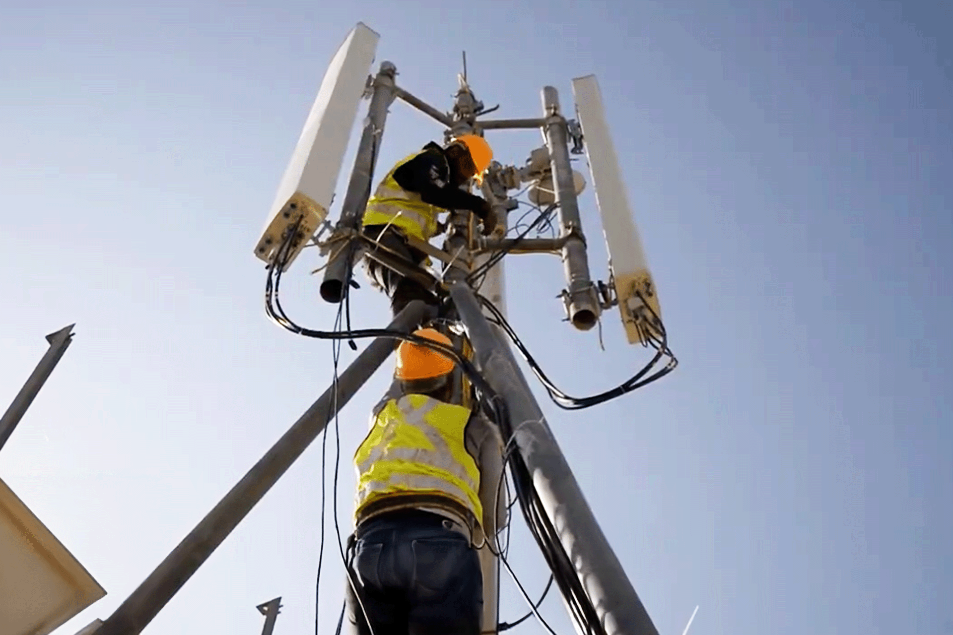 هل ينجح "سيلك لينك" في إنقاذ اتصالات سوريا؟