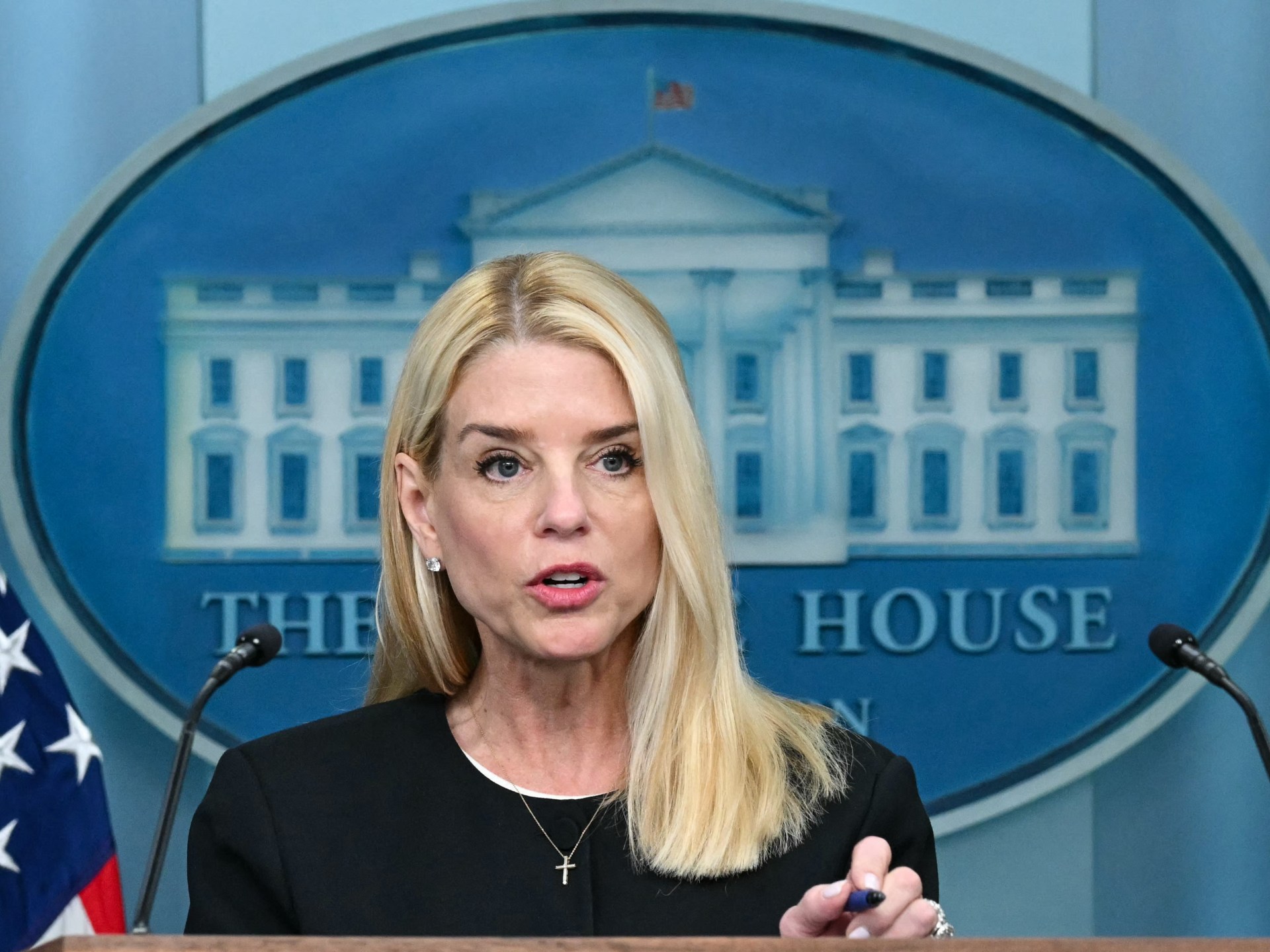 نيويورك تايمز: وزيرة العدل تهين ضحايا إبستين وتحمي النخبة