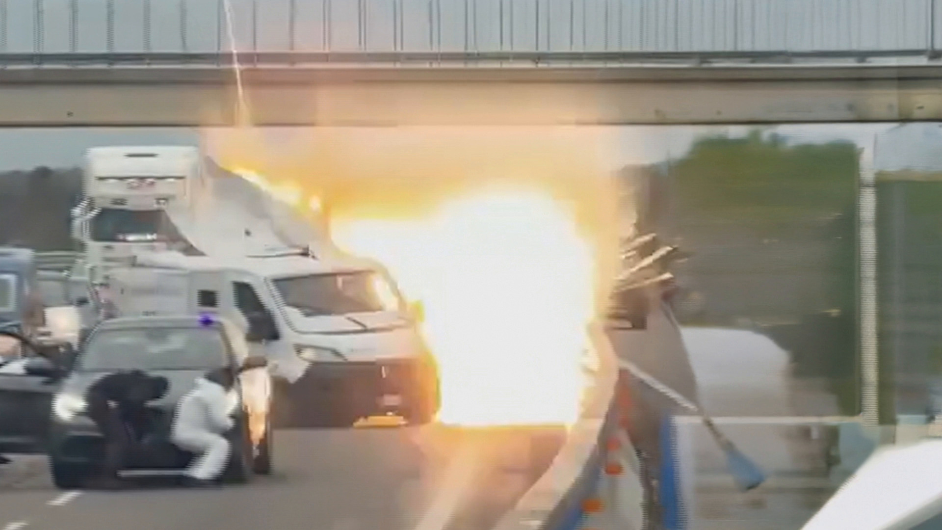 فشل عملية سطو هوليودية نفذتها عصابة محترفة بإيطاليا يشعل المنصات