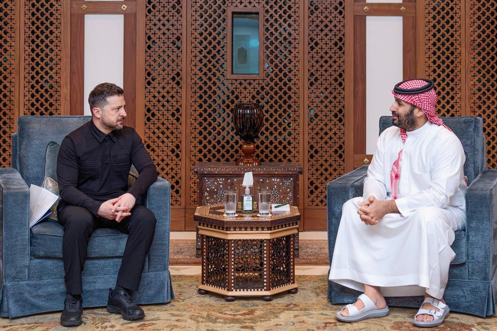 ولي العهد السعودي يبحث مع الرئيس الأوكراني التطورات الإقليمية