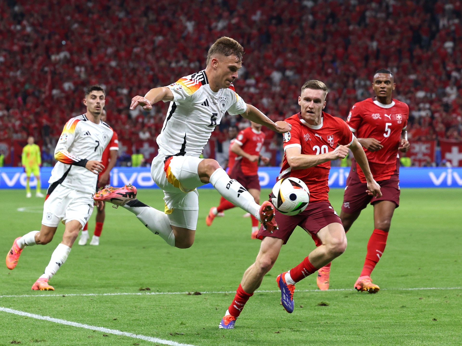 22 تبديلا في مباراة ألمانيا ضد سويسرا.. ماذا يقول قانون كرة القدم؟