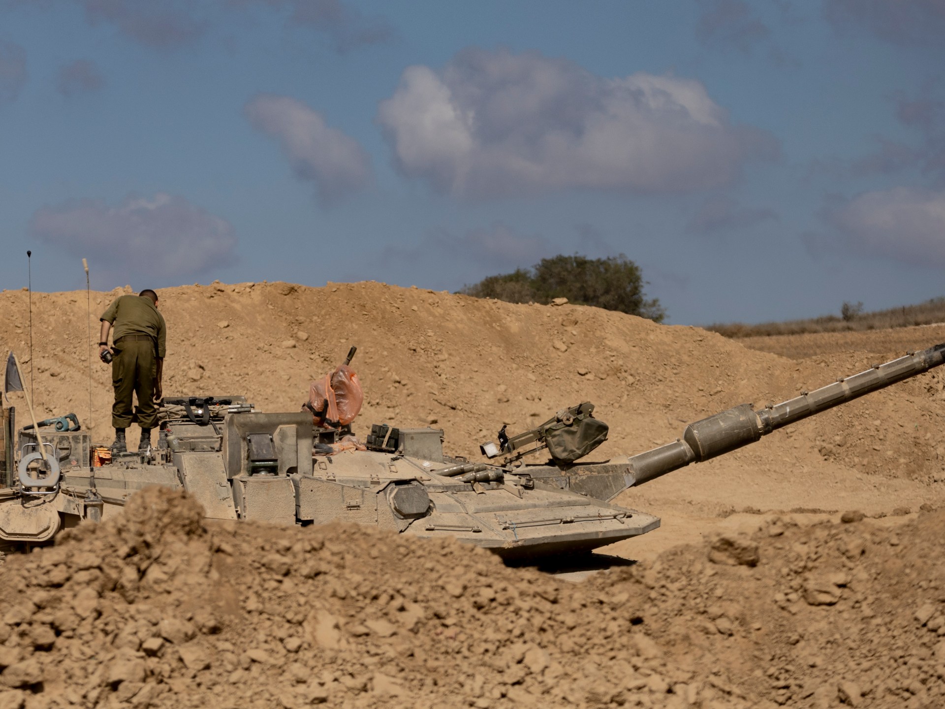 هآرتس: الجيش الإسرائيلي يرسّخ "الخط الأصفر" واقعا دائما في غزة