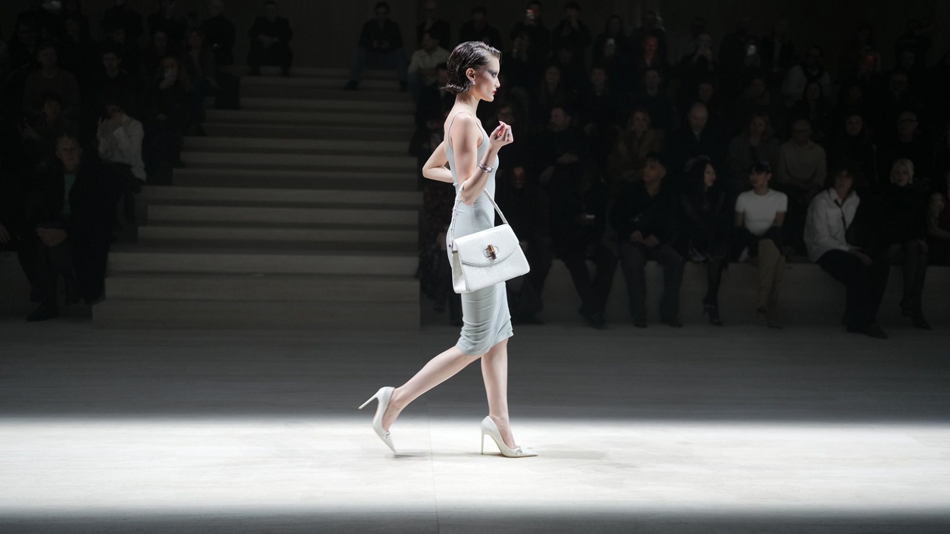 هل تستطيع علامة الأزياء "غوتشي" ابتكار ذكاء اصطناعي فاخر؟