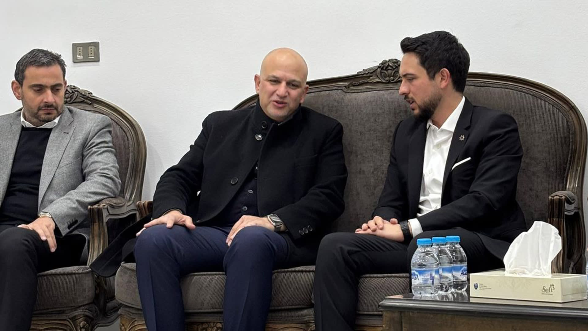 ولي عهد الأردن يعزي الوزير السابق مثنى غرايبة بوفاة نجله كرم