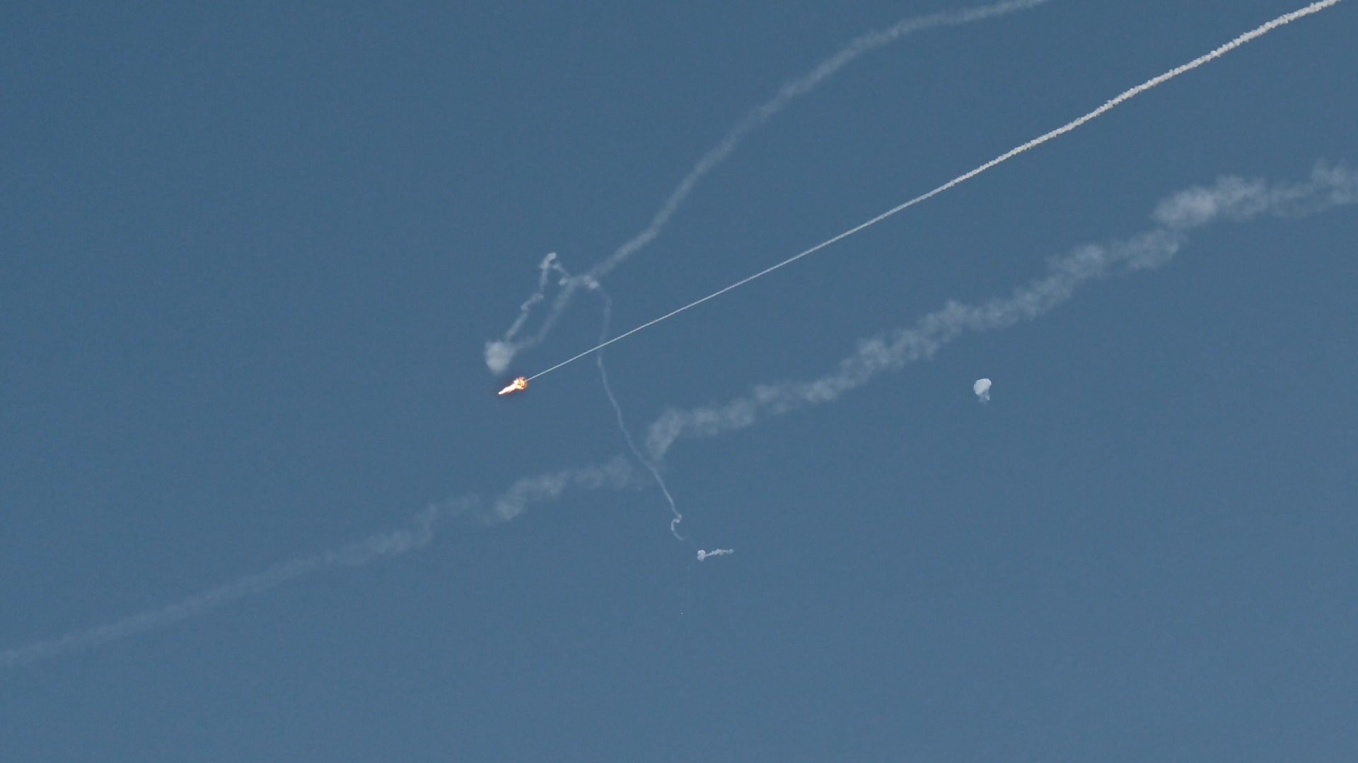 خريطة الغارات.. ضربات أمريكية-إسرائيلية داخل إيران وردّود انتقامية من طهران