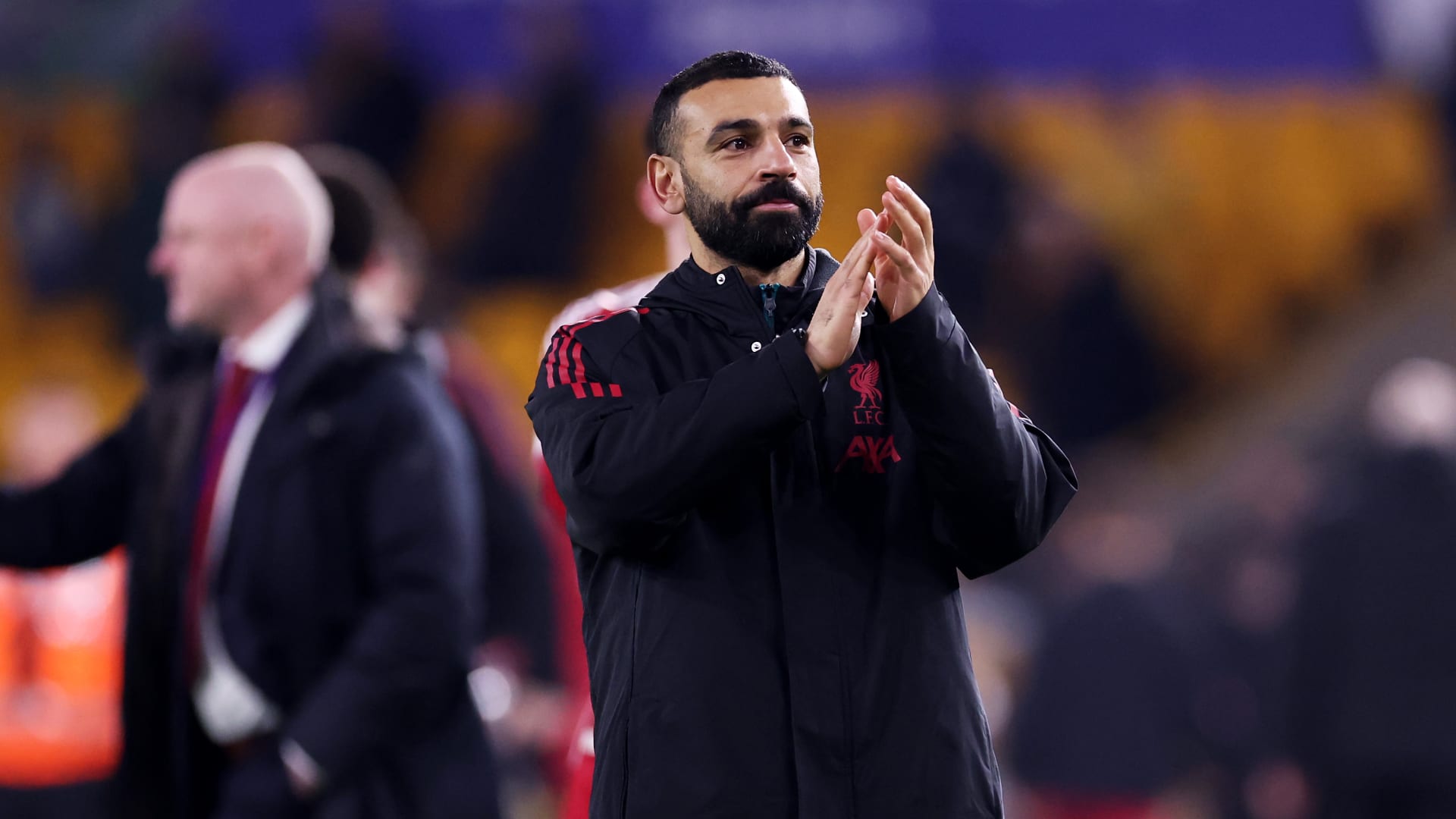 لقطة بين محمد صلاح ومدرب نادي وولفرهامبتون "تخطف الأنظار"