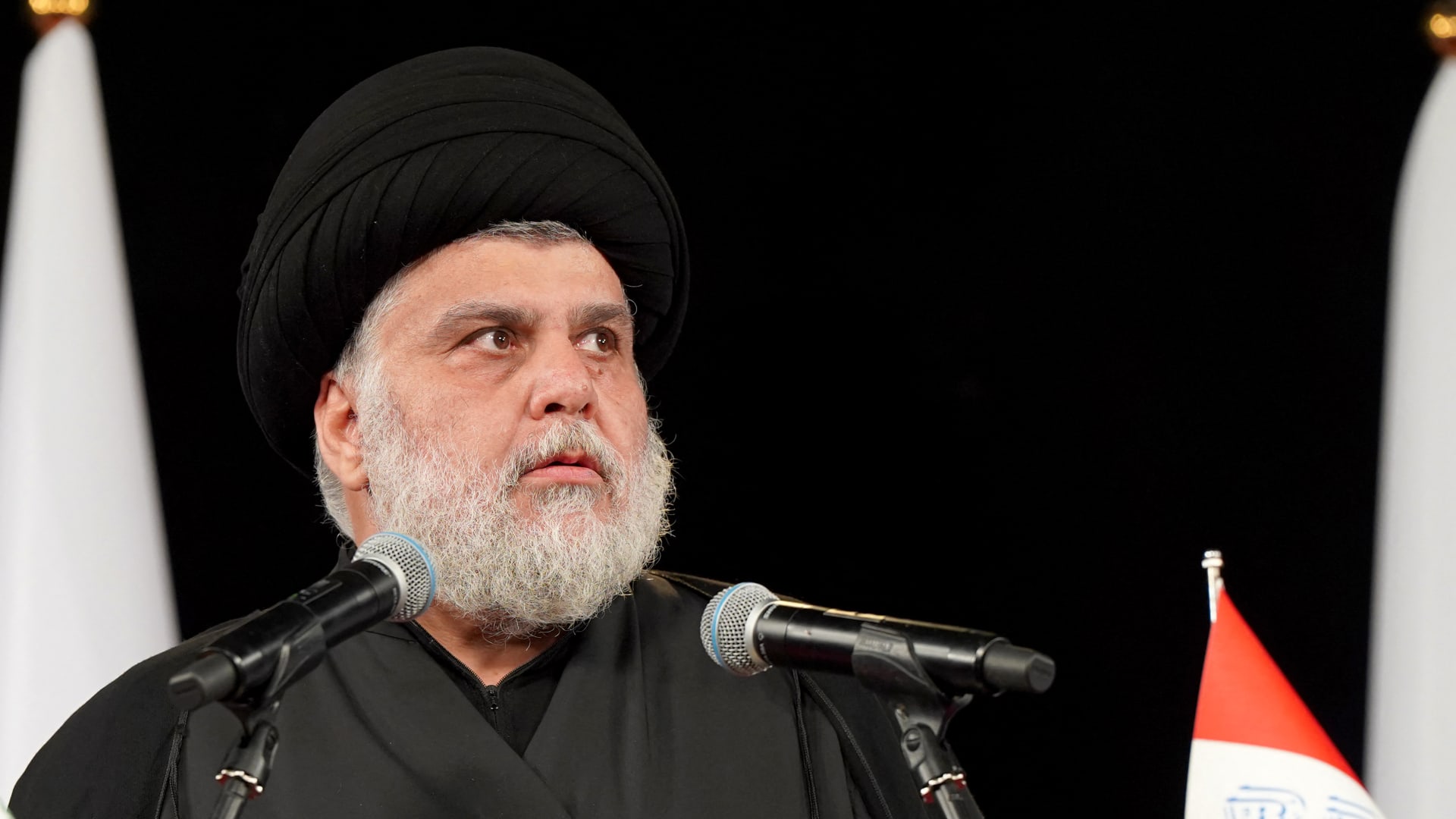 "السلام على نابذي الطائفية"..مقتدى الصدر يوجه رسالة للعراقيين السنة والشيعة في ظل حرب إيران