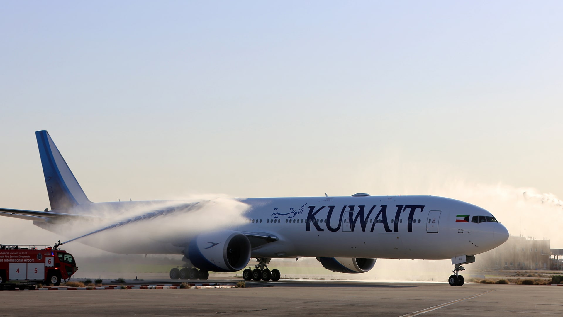 تعرض مطار الكويت لهجوم بعدة طائرات مسيرة وبيان يكشف تفاصيل