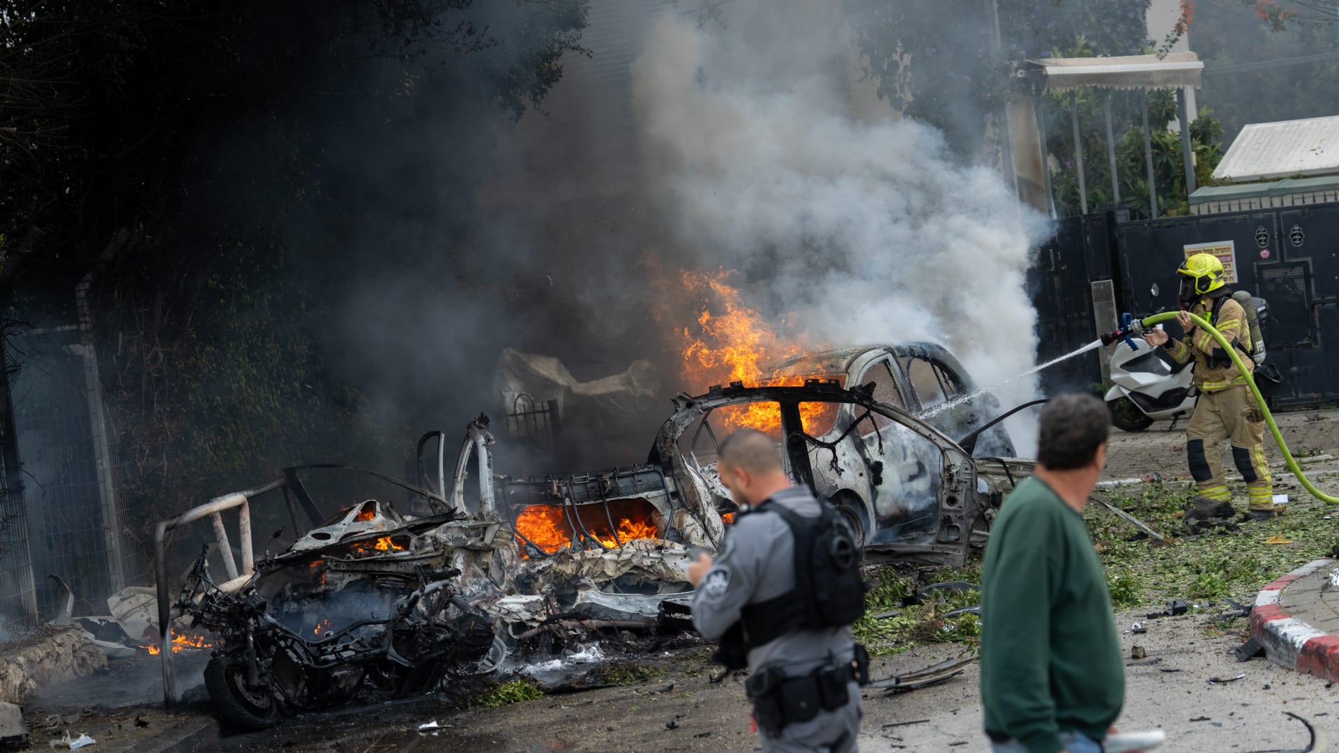 إسرائيل وإيران تعلنان تبادل ضربات "ضخمة وقوية" الأحد