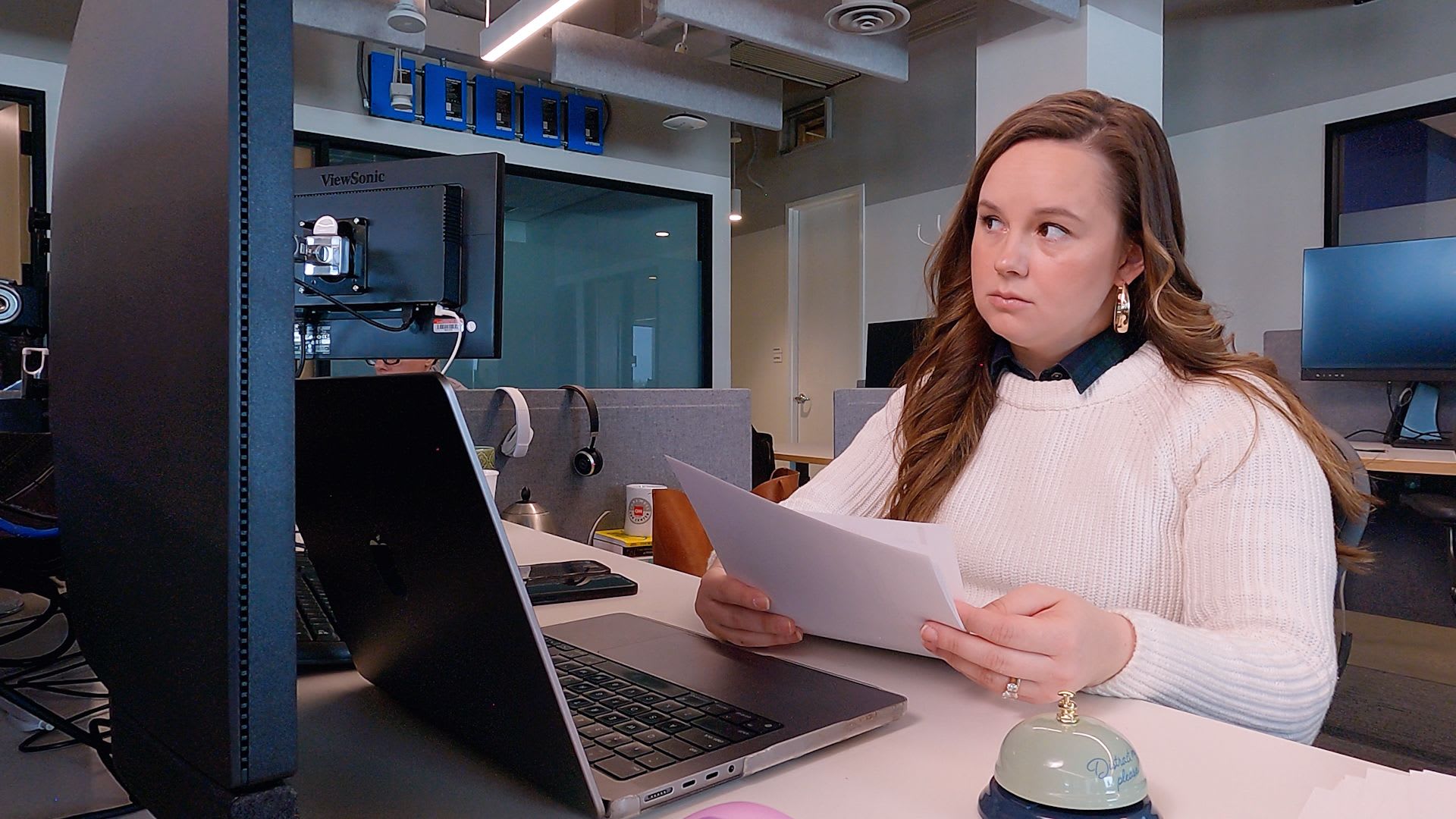 مراسلة CNN تختبر مدى شدة الانتباه والتشتت لديها.. شاهد كيف انتهت تجربة استمرت 30 يومًا