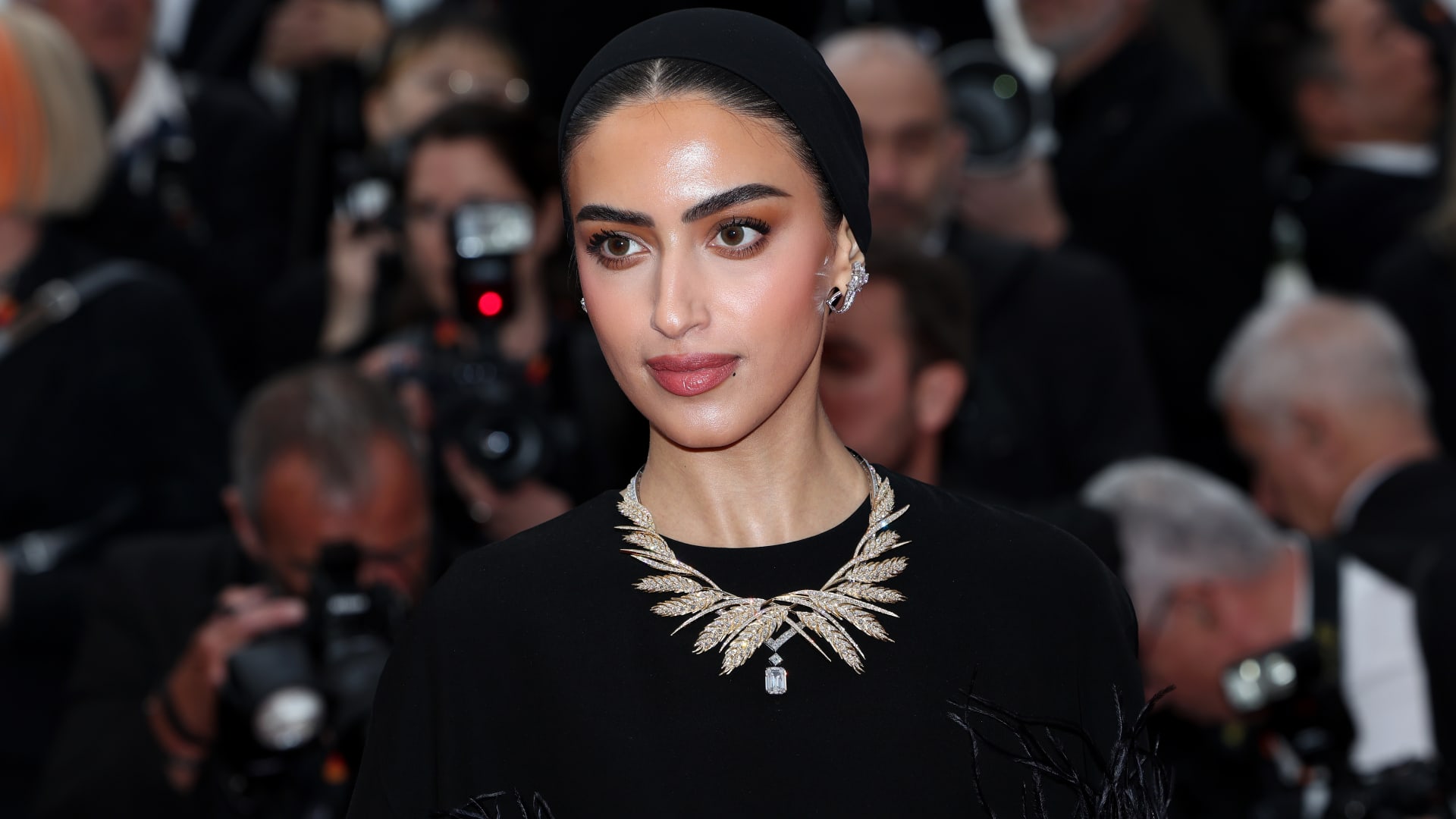 المؤثّرة السعودية يارا النملة: "الشرق الأوسط يعيد تعريف الجمال عالميًّا"