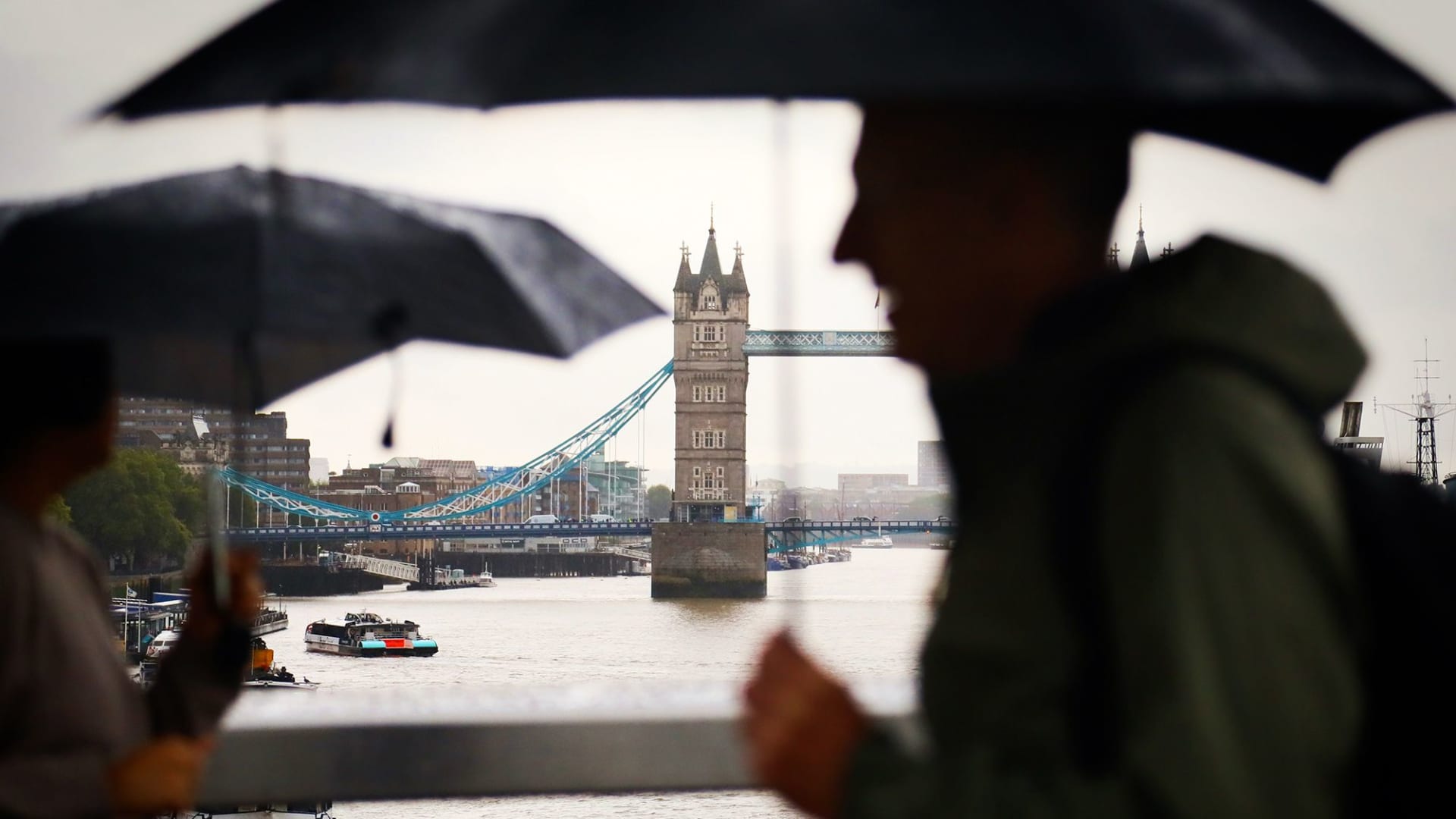 طقس "بريطانيا" الكئيب.. كيف تحول إلى عامل سياحي جذاب؟