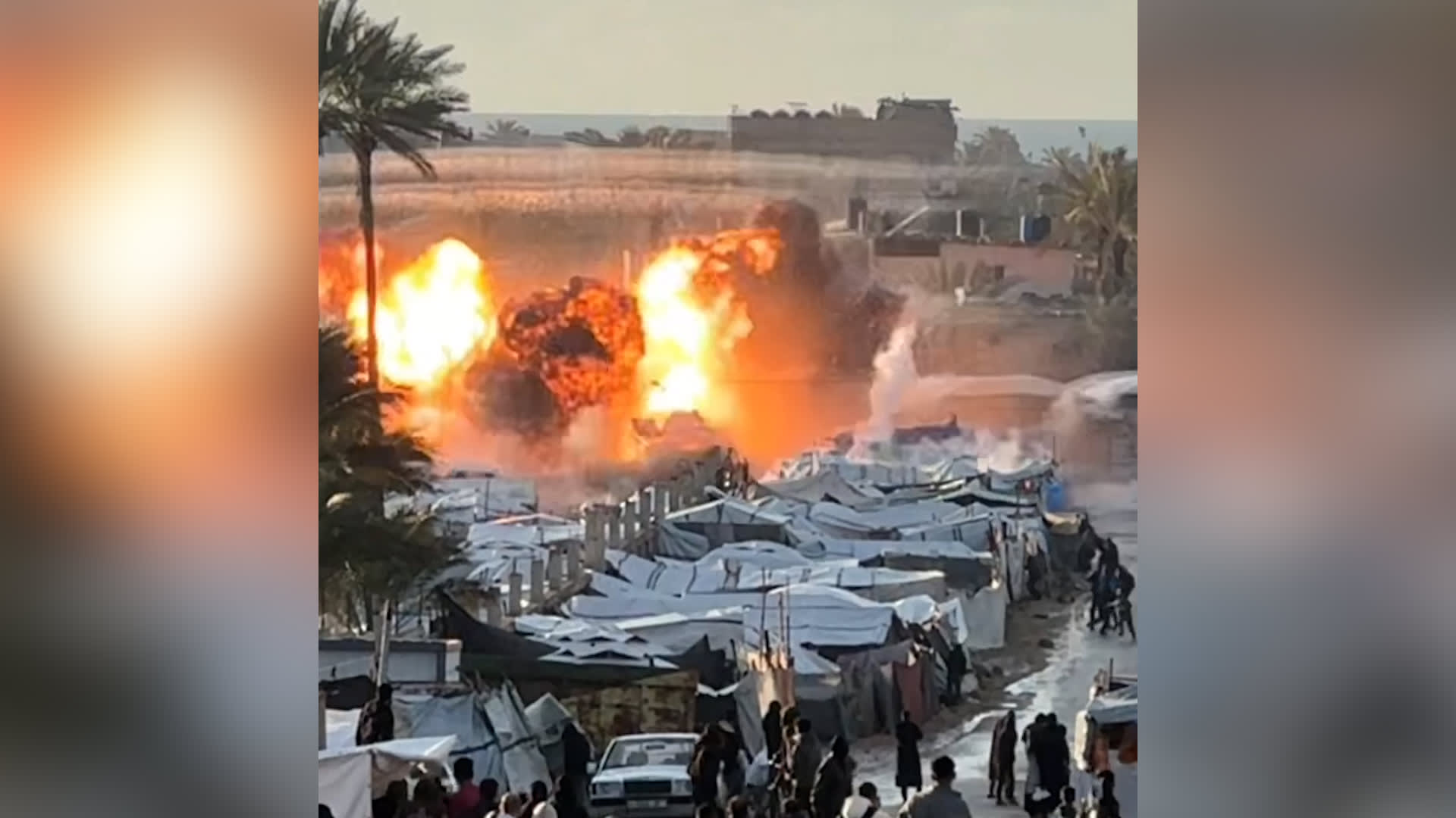 غارة جوية إسرائيلية تستهدف مخيماً مكتظًا للنازحين في دير البلح