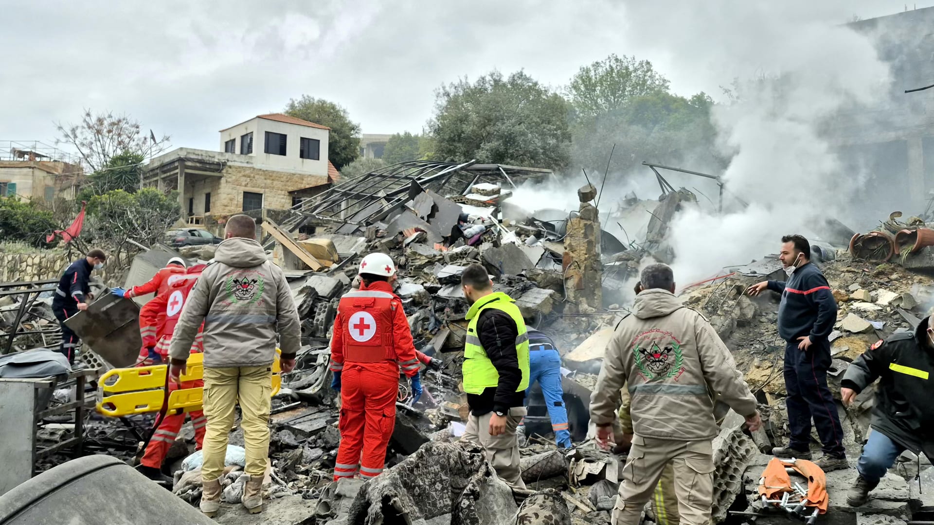 "ترقبوا المفاجآت".. مسؤول إيراني يعلق على هجمات حزب الله ضد إسرائيل