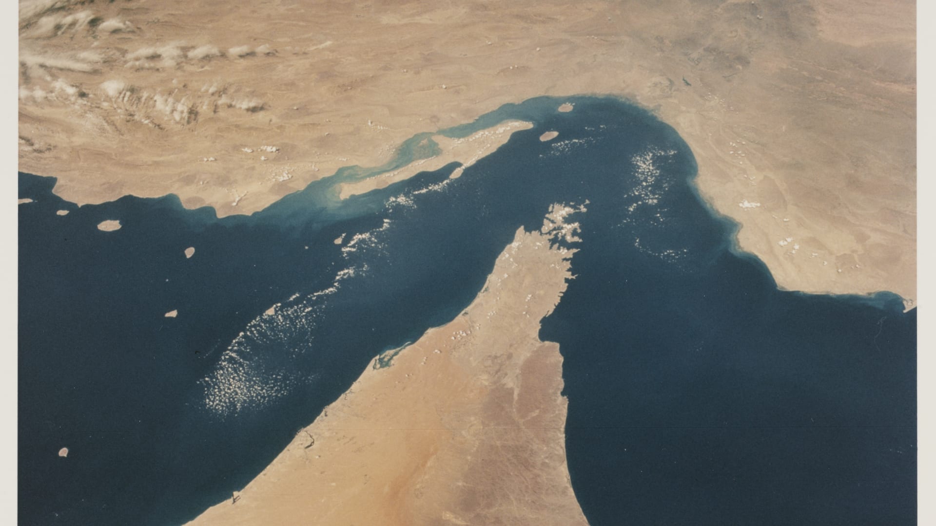 "الجغرافيا كانت في صفها".. كيف امتلكت إيران "اليد العليا" في أزمة مضيق هرمز؟