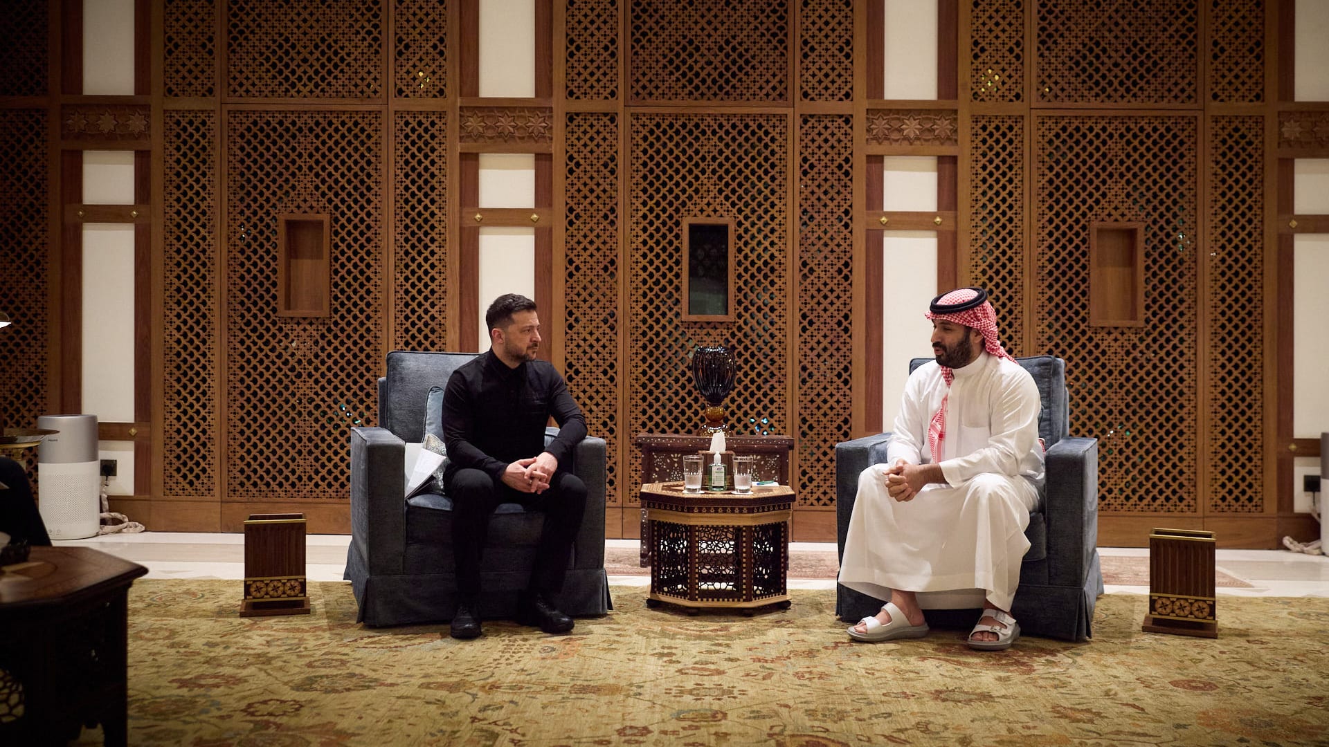 زيلنسكي بعد لقاء محمد بن سلمان: وقعنا وثيقة تعاون عسكري.. ونتصدى لنفس النوع من "الهجمات الإرهابية"