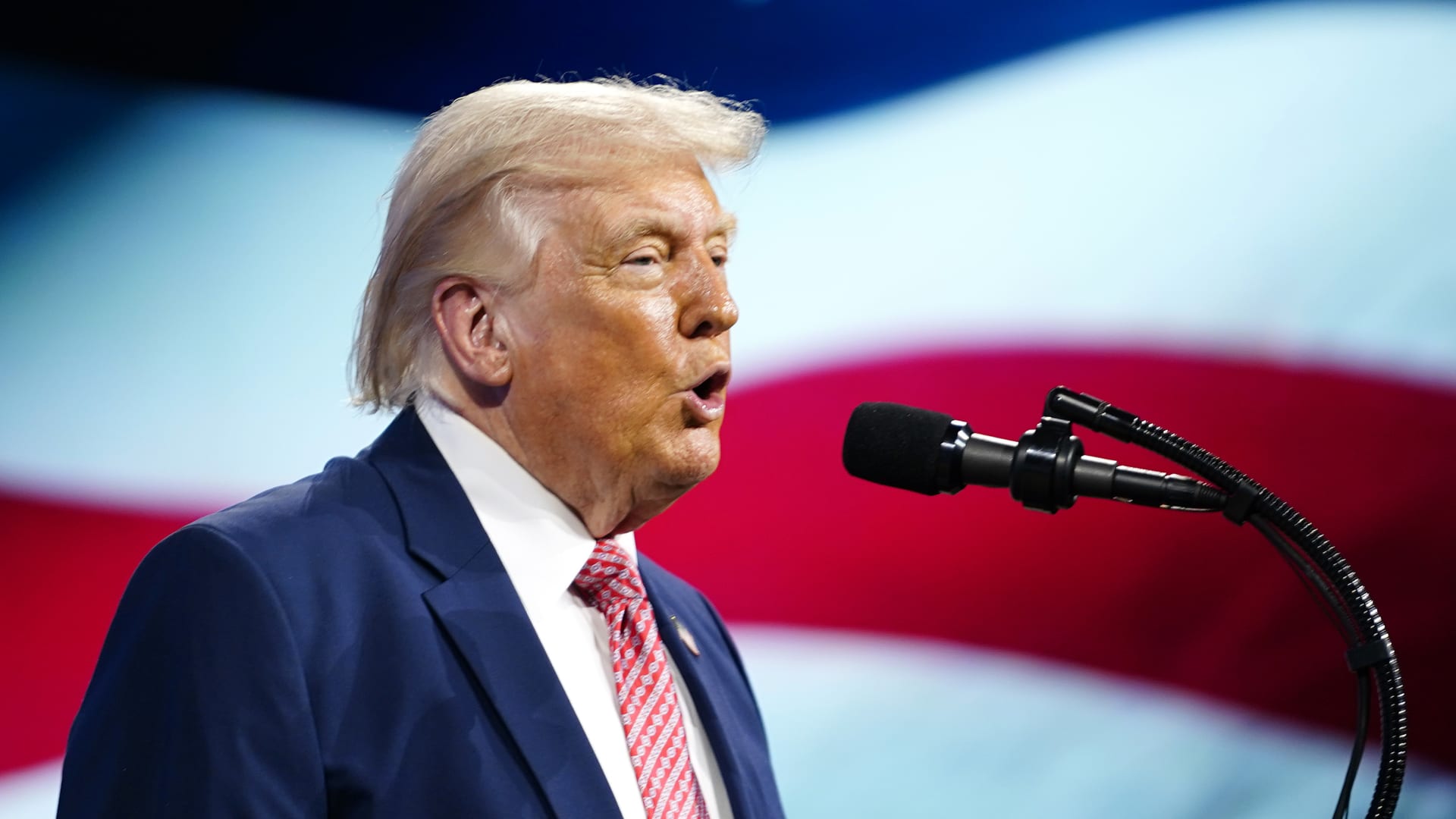 "زلة لسان" للرئيس الأمريكي عن "هرمز": على إيران فتح "مضيق ترامب"