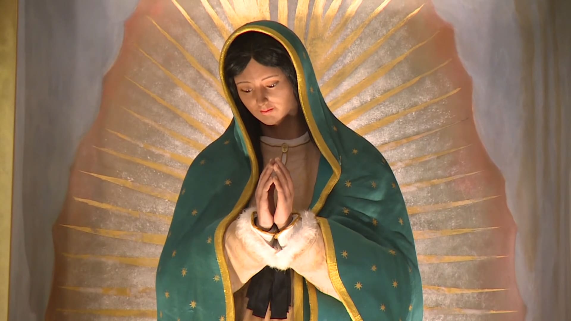 تمثال بالحجم الطبيعي للسيدة مريم العذراء ينطلق في جولة عالمية من المكسيك