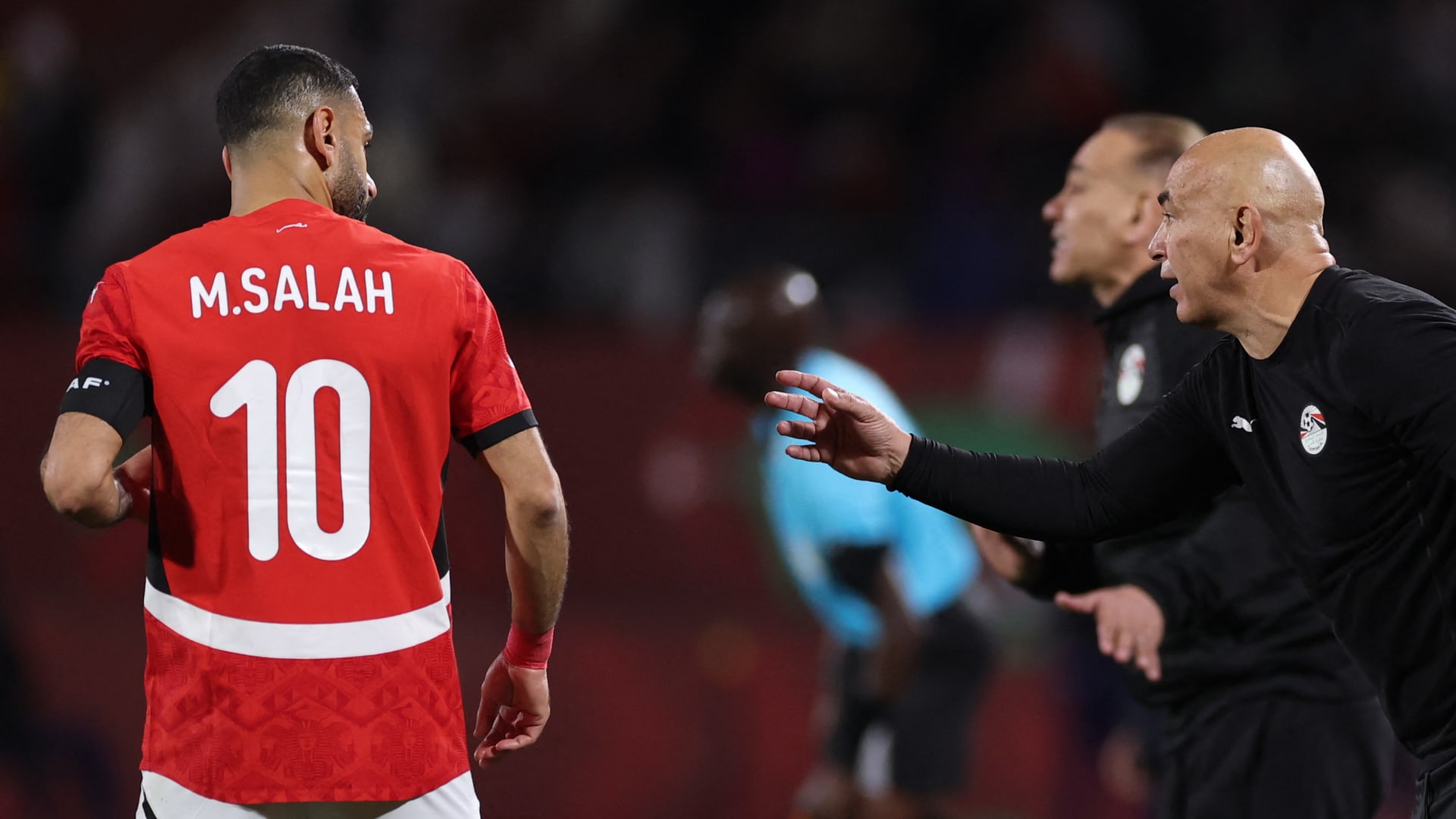 ماذا قال حسام حسن عن احتمالية انتقال صلاح إلى الدوري السعودي؟