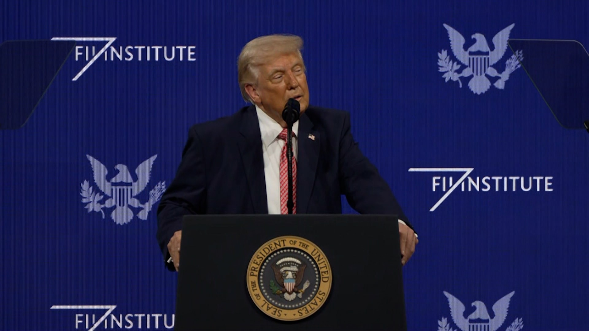 الرئيس الأمريكي عن "هرمز": على إيران فتح مضيق ترامب.. هل كانت زلة لسان؟