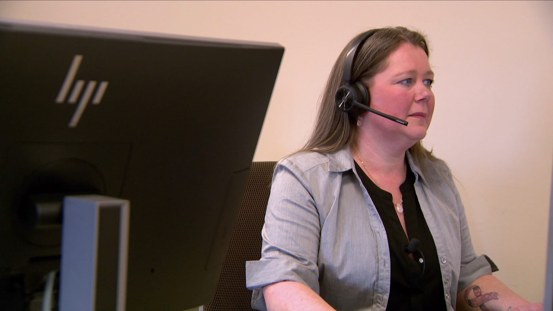 امرأة تتعرض لنوبة قلبية.. كيف أنقذت مكالمة هاتفية حياتها؟