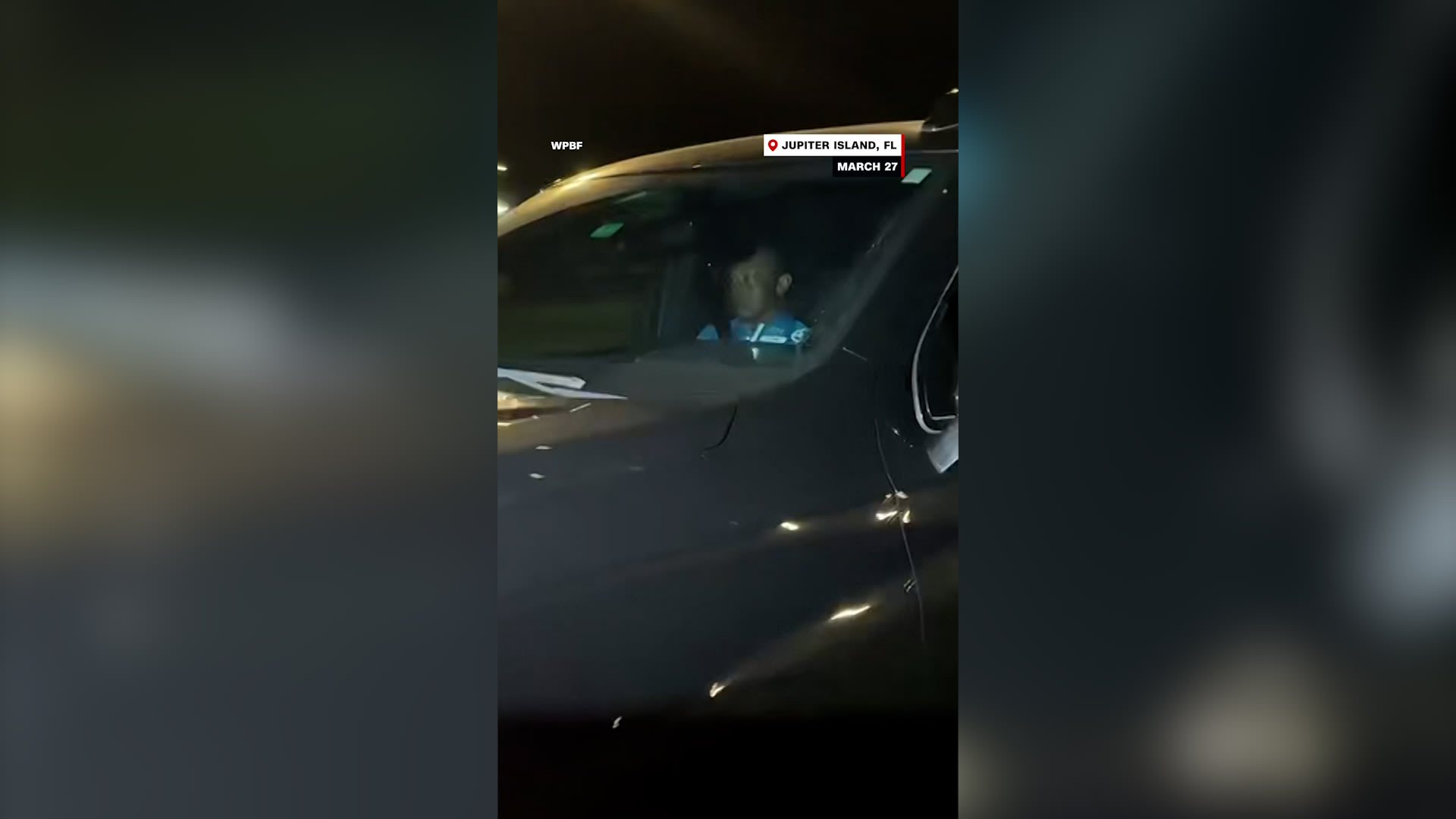 شاهد.. تايغر وودز يغادر السجن بعد اعتقاله بتهمة القيادة تحت تأثير الكحول بفلوريدا