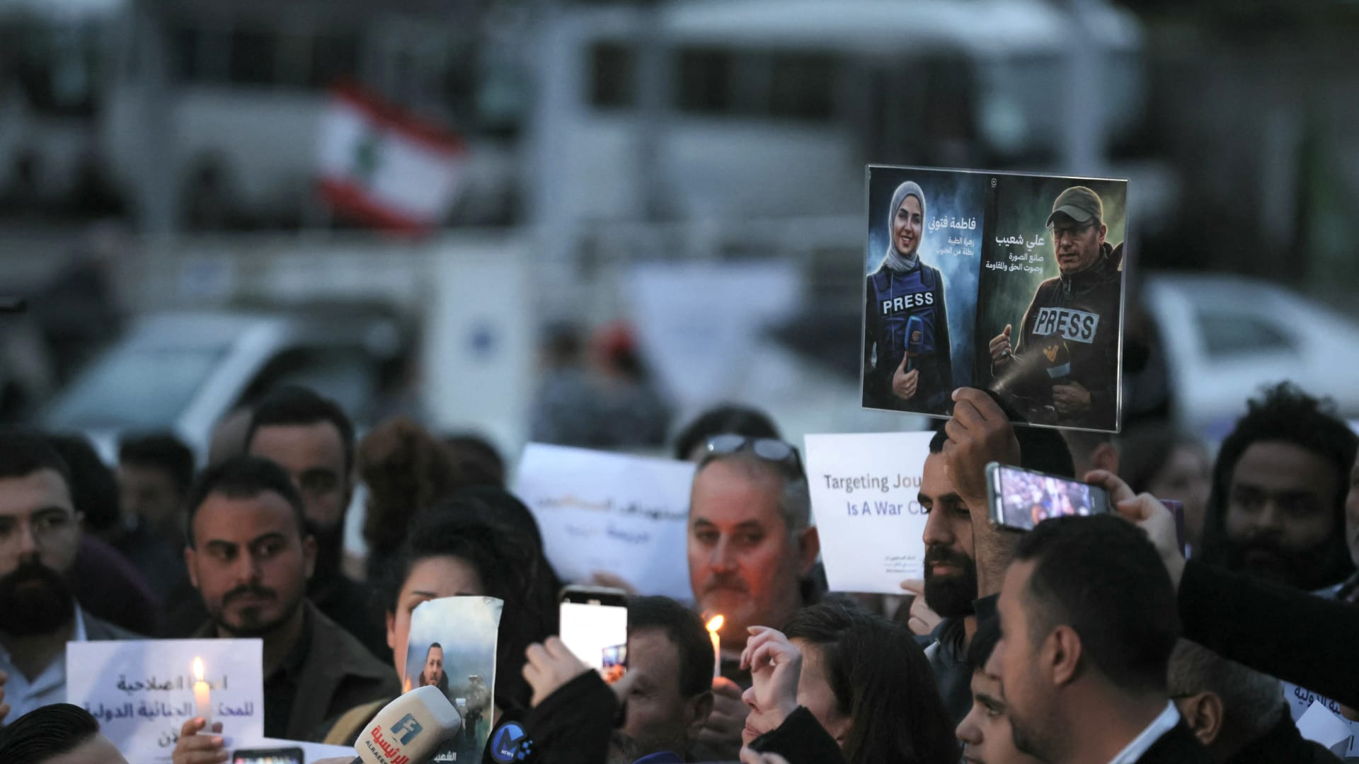 إسرائيل تقتل ثلاثة صحفيين في لبنان بينهم مراسل لقناة "المنار"