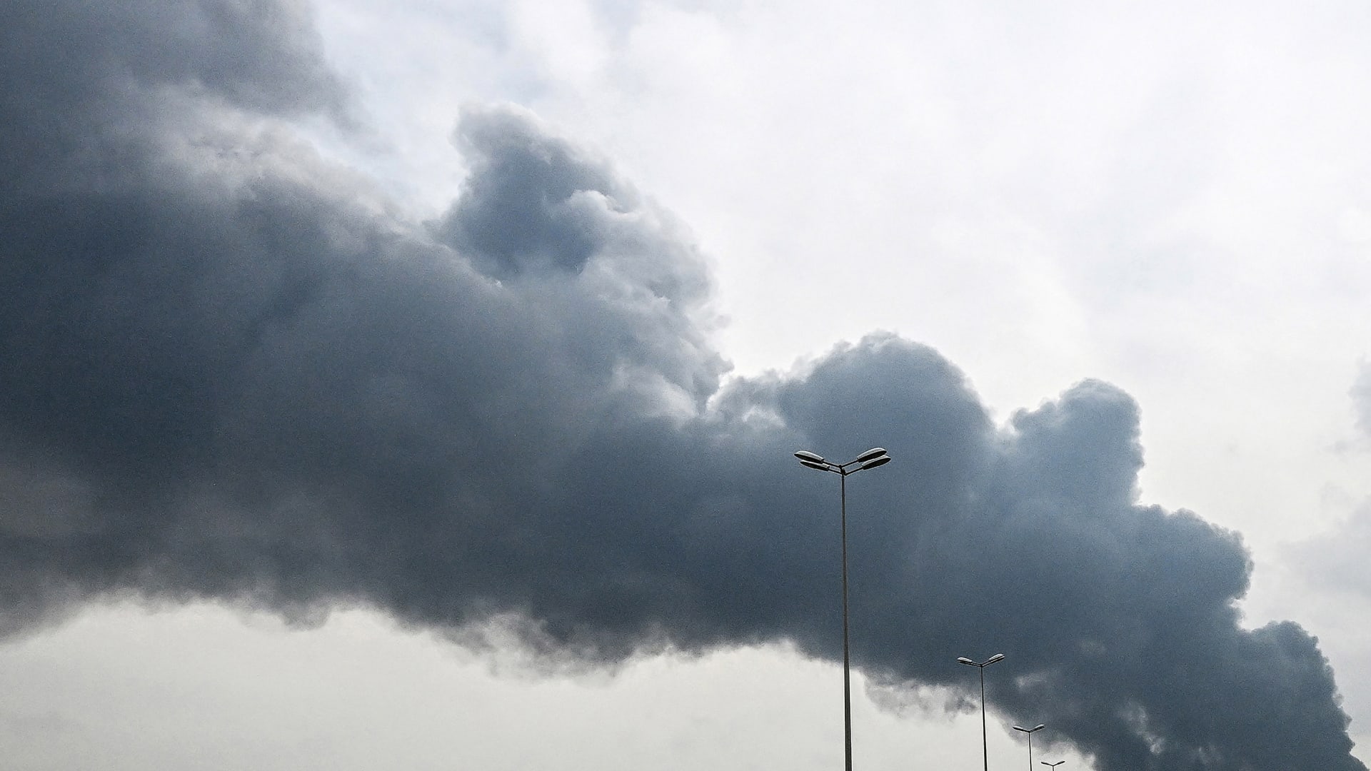 هجمات إيران على دول الخليج الأحد في اليوم الـ30 للحرب.. إليكم ما نعلم