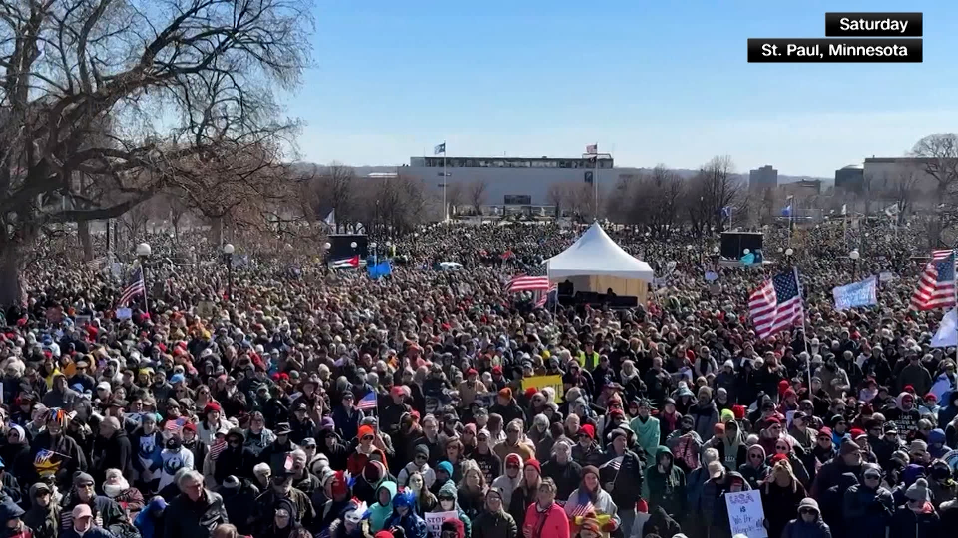عشرات الآلاف يحتشدون فيها.. لماذا تحمل احتجاجات "لا ملوك" دلالات خاصة في مينيسوتا؟