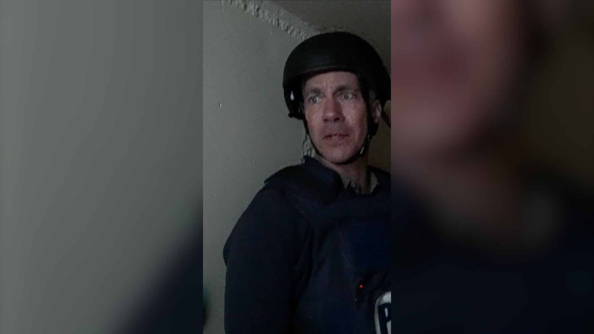 بعد دوي صفارات الإنذار.. شاهد فريق CNN يحتمي بمخبأ قرب حدود إسرائيل ولبنان