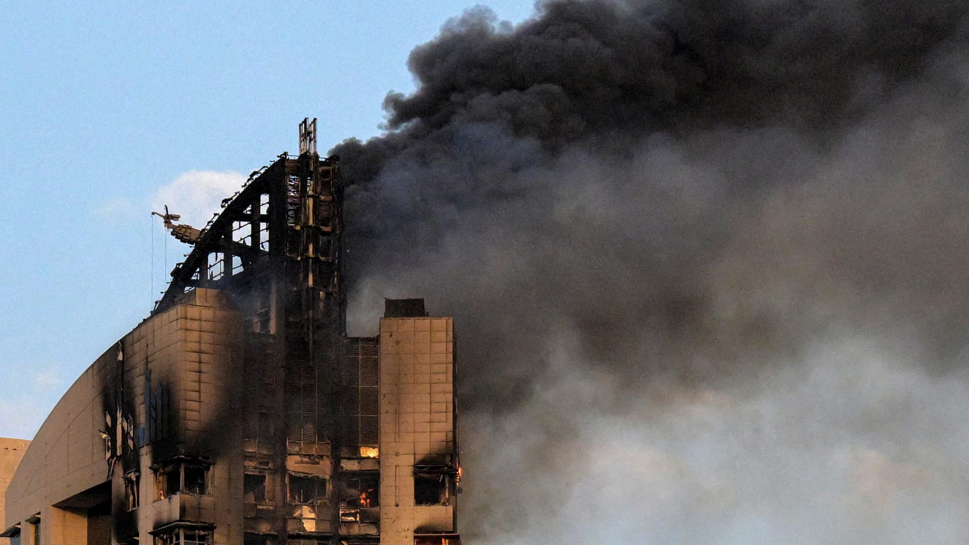 هجوم إيراني على محطة توليد كهرباء في الكويت ومقتل عامل