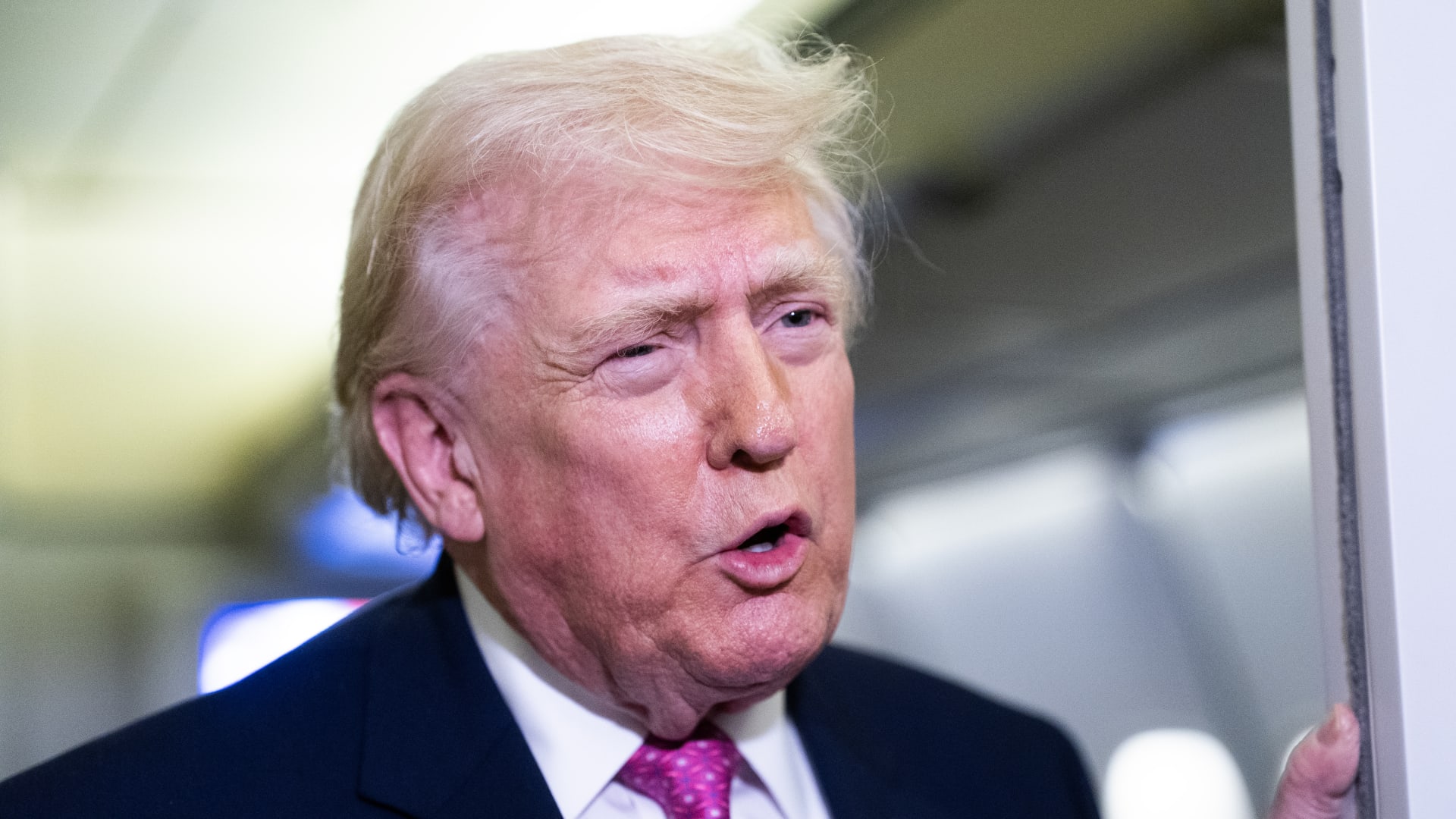 ترامب يكشف عن "هدية" إيران الجديدة وموقفها من قائمة المطالب الـ15 لإنهاء الحرب