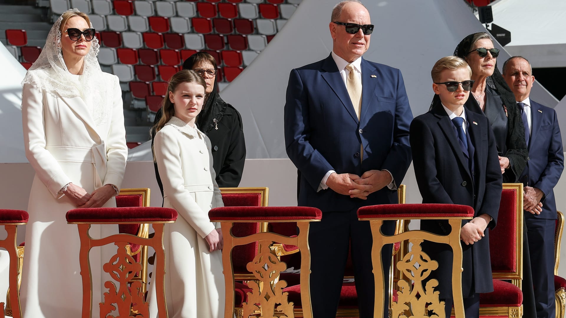 لمسة لبنانية تزين إطلالات الأميرة شارلين وغابرييلا في زيارة البابا لاوُن إلى موناكو