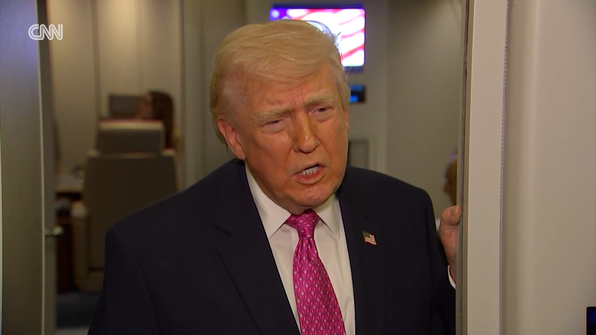 ترامب: نتعامل الآن مع أشخاص "أكثر عقلانية" في إيران نحو اتفاق.. وتم تغيير النظام