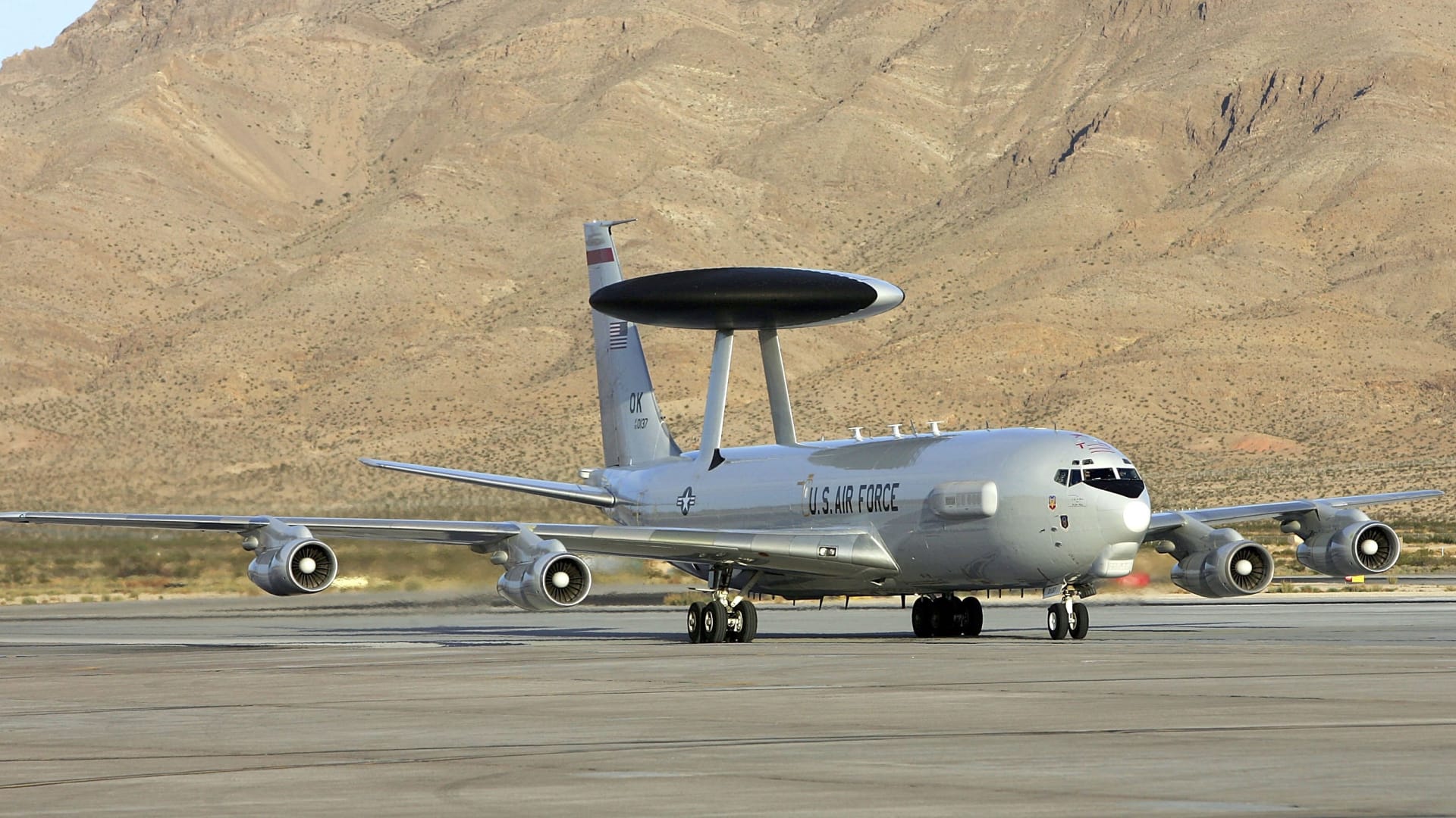 "قد يعيق القدرة على رصد تهديدات إيران".. ماذا قال الخبراء عن تدمير الطائرة الأمريكية في قاعدة بالسعودية؟