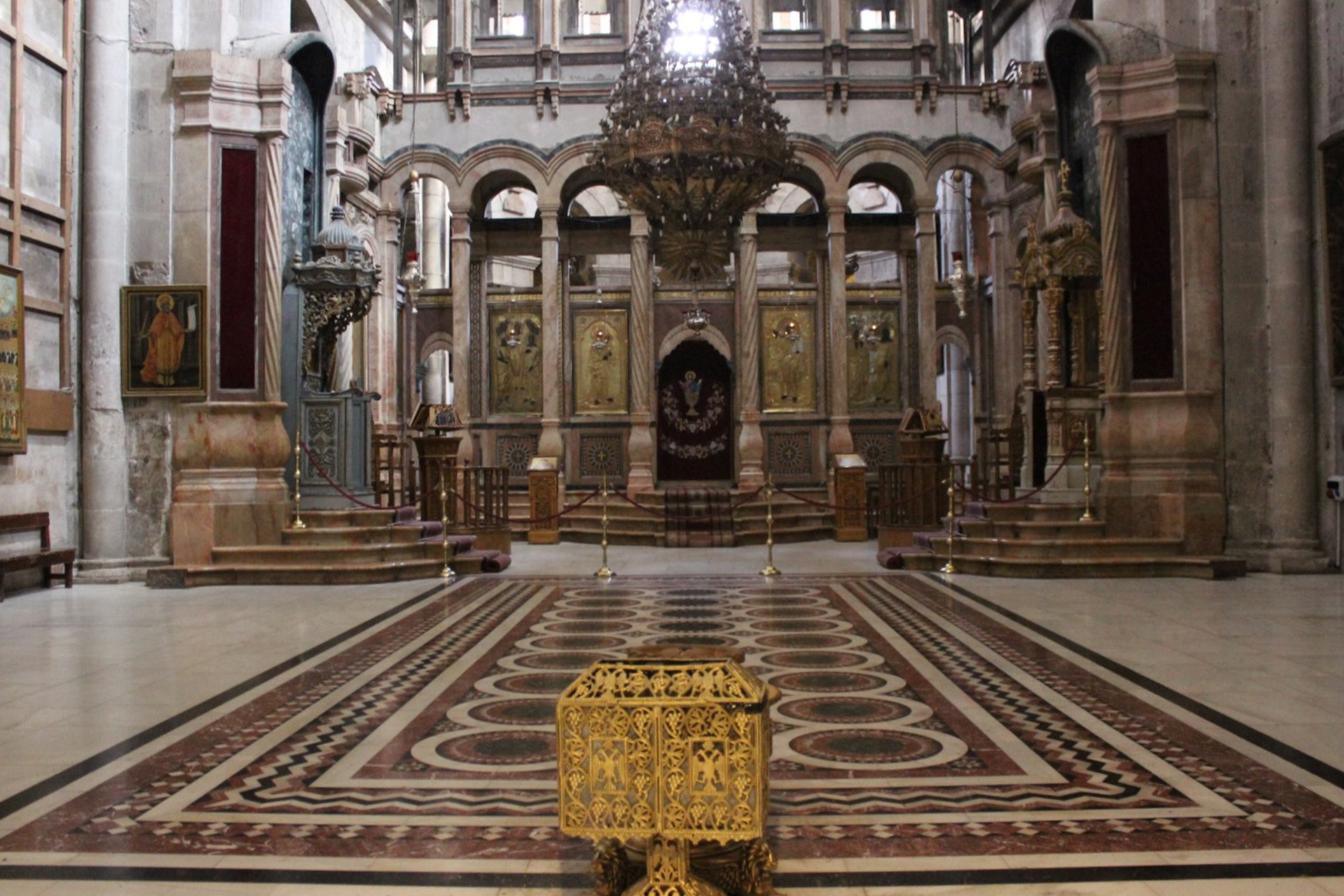 الاحتلال يمنع قدّاسا في "القيامة" ومحاولة إدخال قربان إلى الأقصى